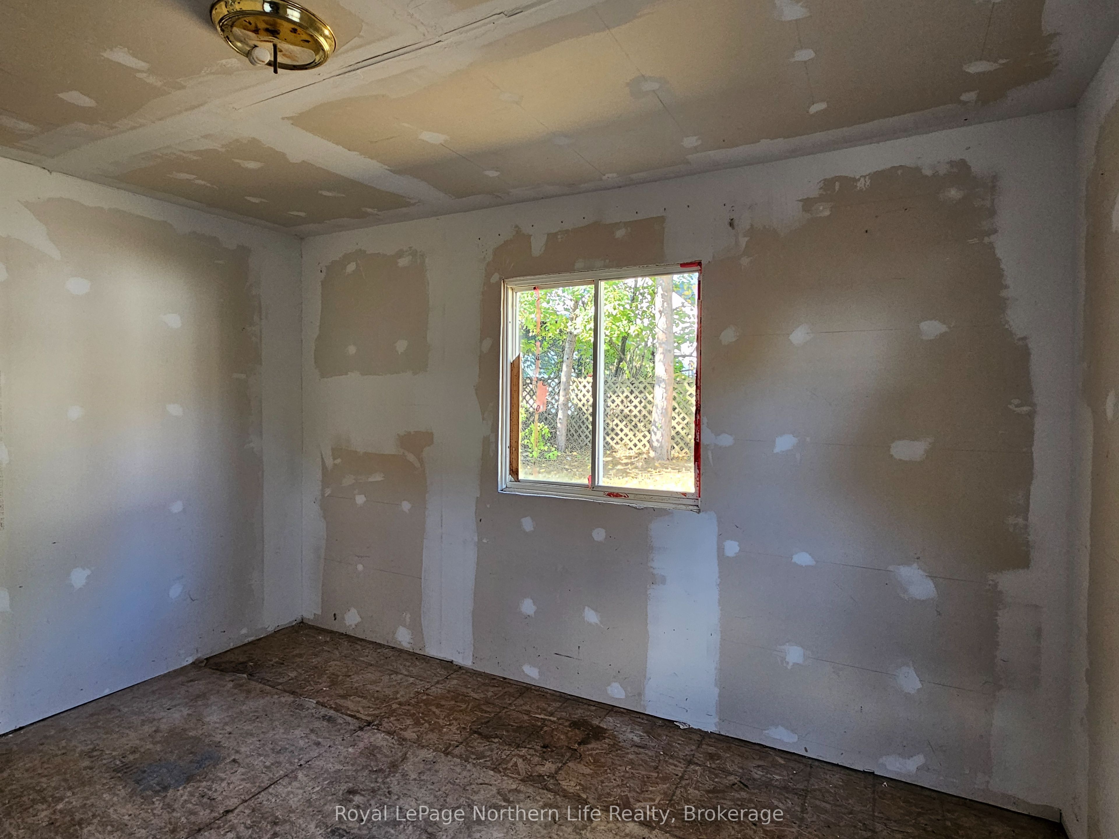 20 Lower Helen Street Property Photo 19