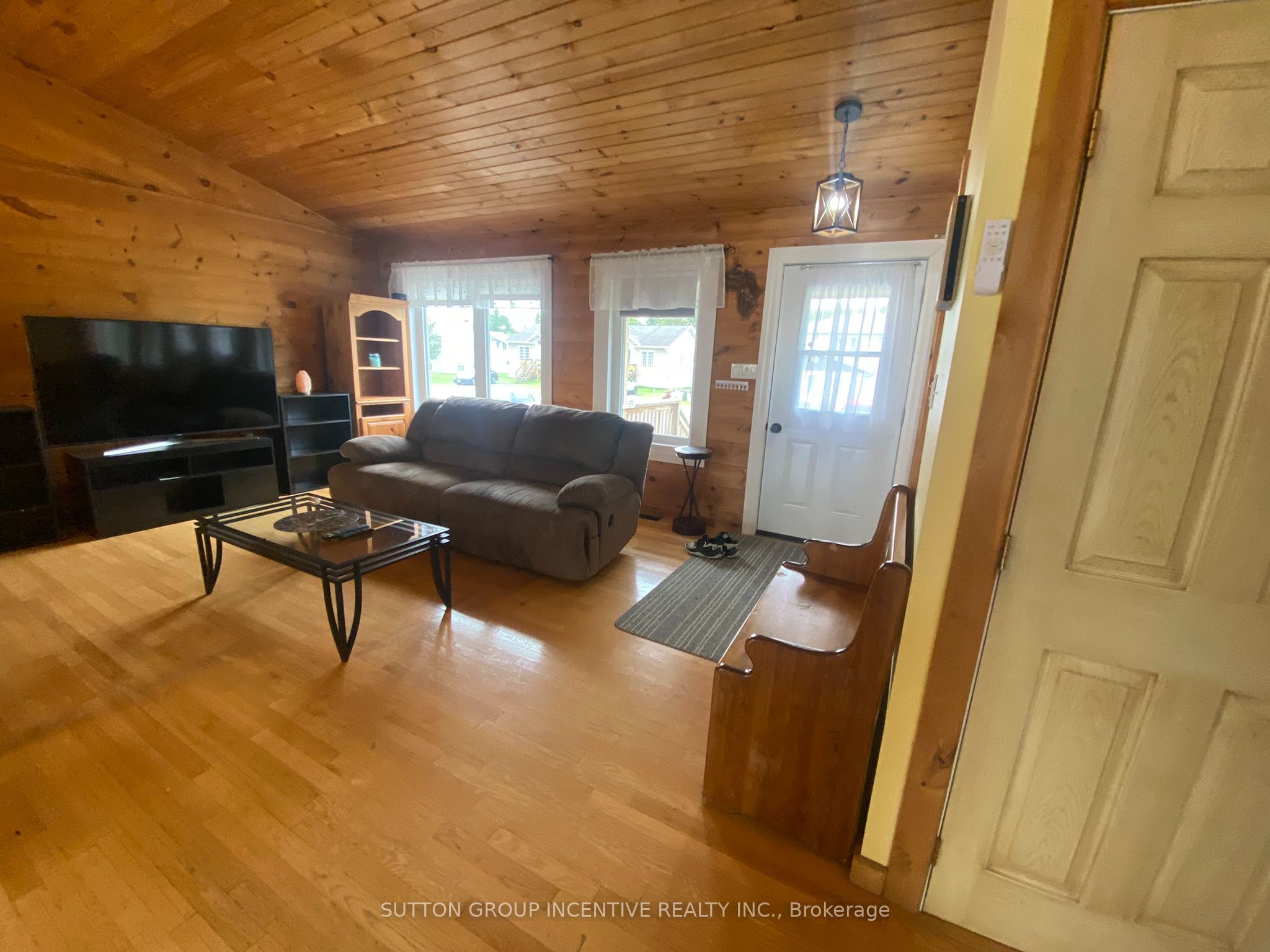 24 Bowman Avenue Property Photo 4