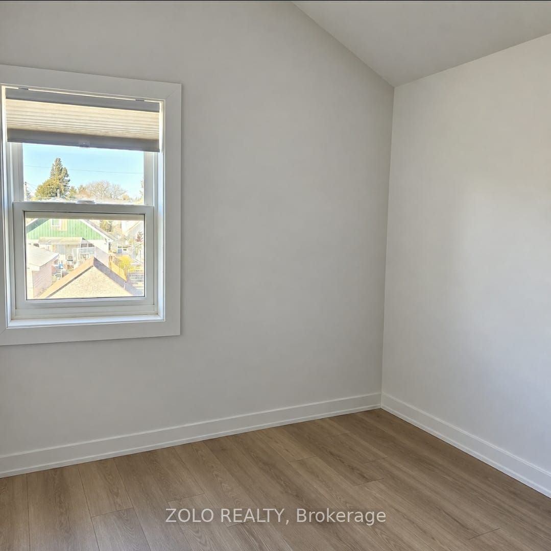 309 Cedar Street N Upper Unit Property Photo 6