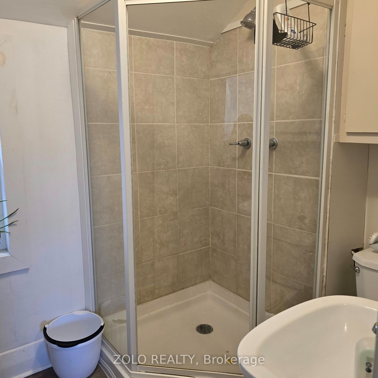309 Cedar Street N Upper Unit Property Photo 8