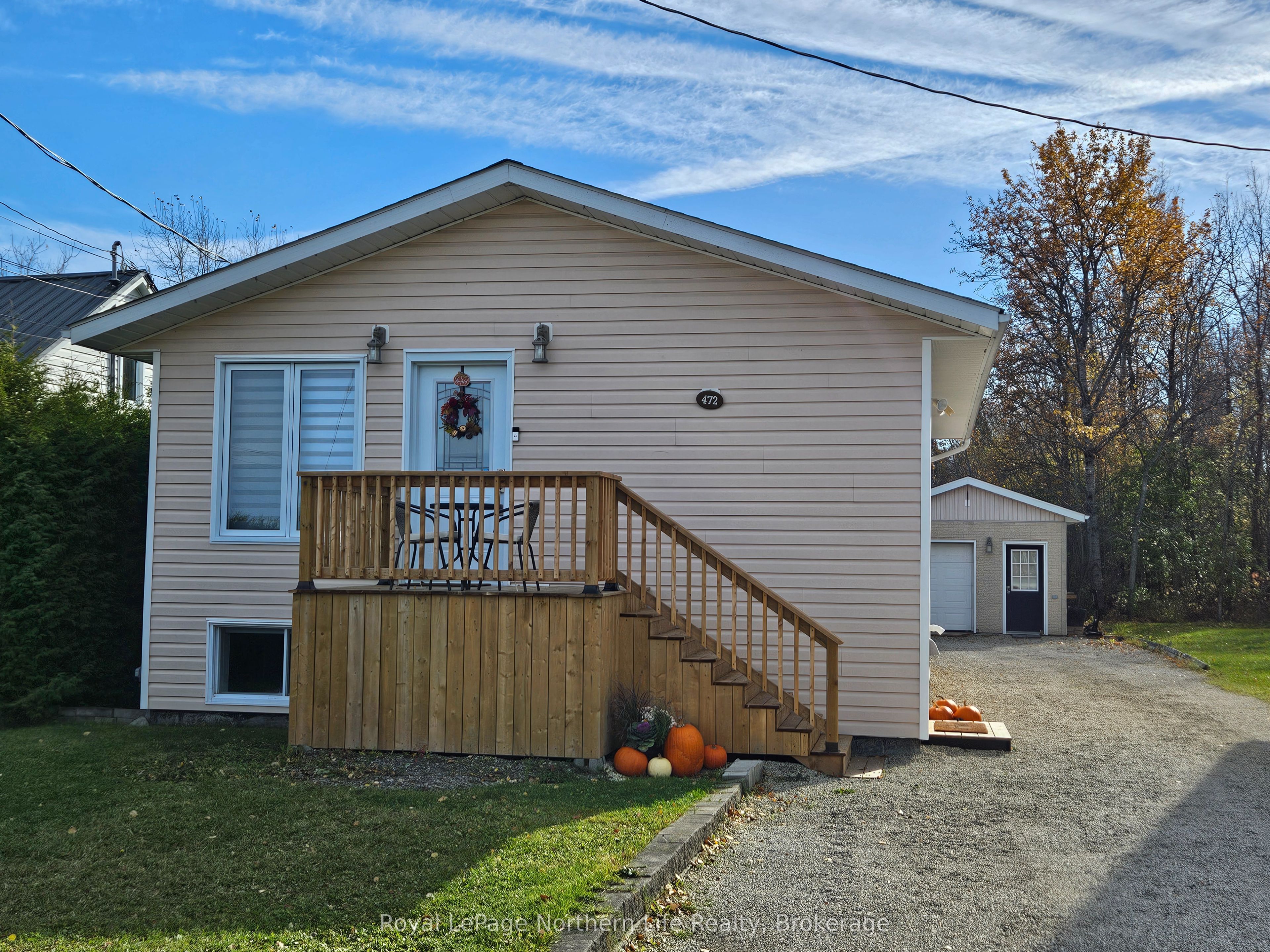472 Albert Street Property Photo 2