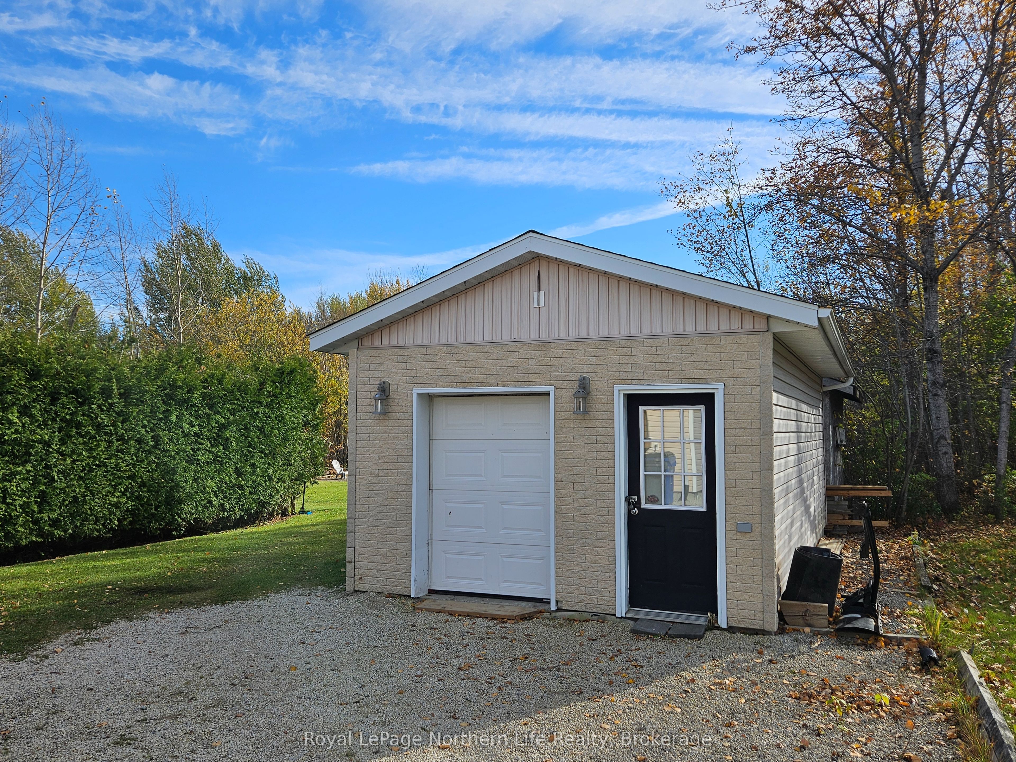 472 Albert Street Property Photo 3