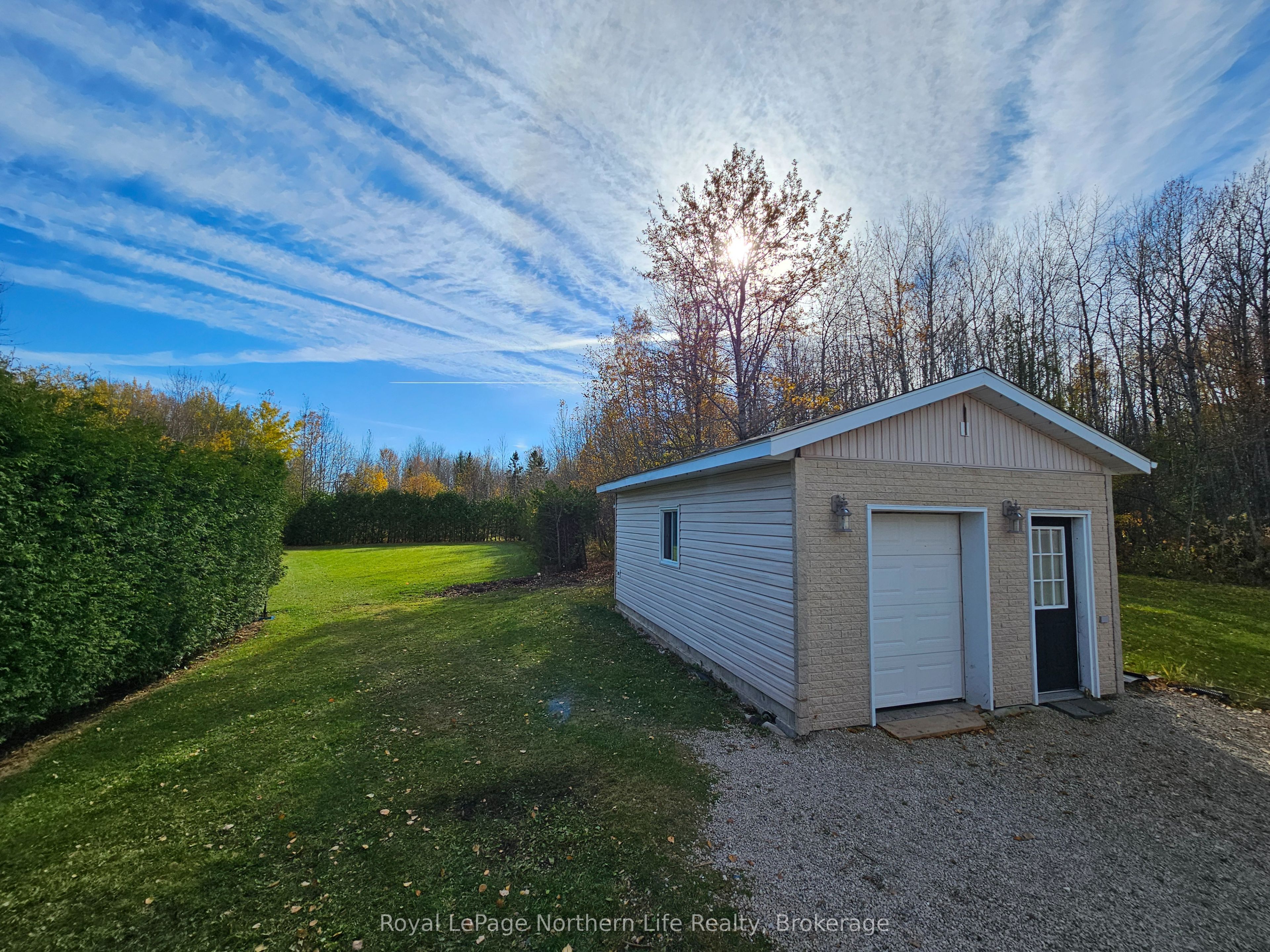 472 Albert Street Property Photo 4