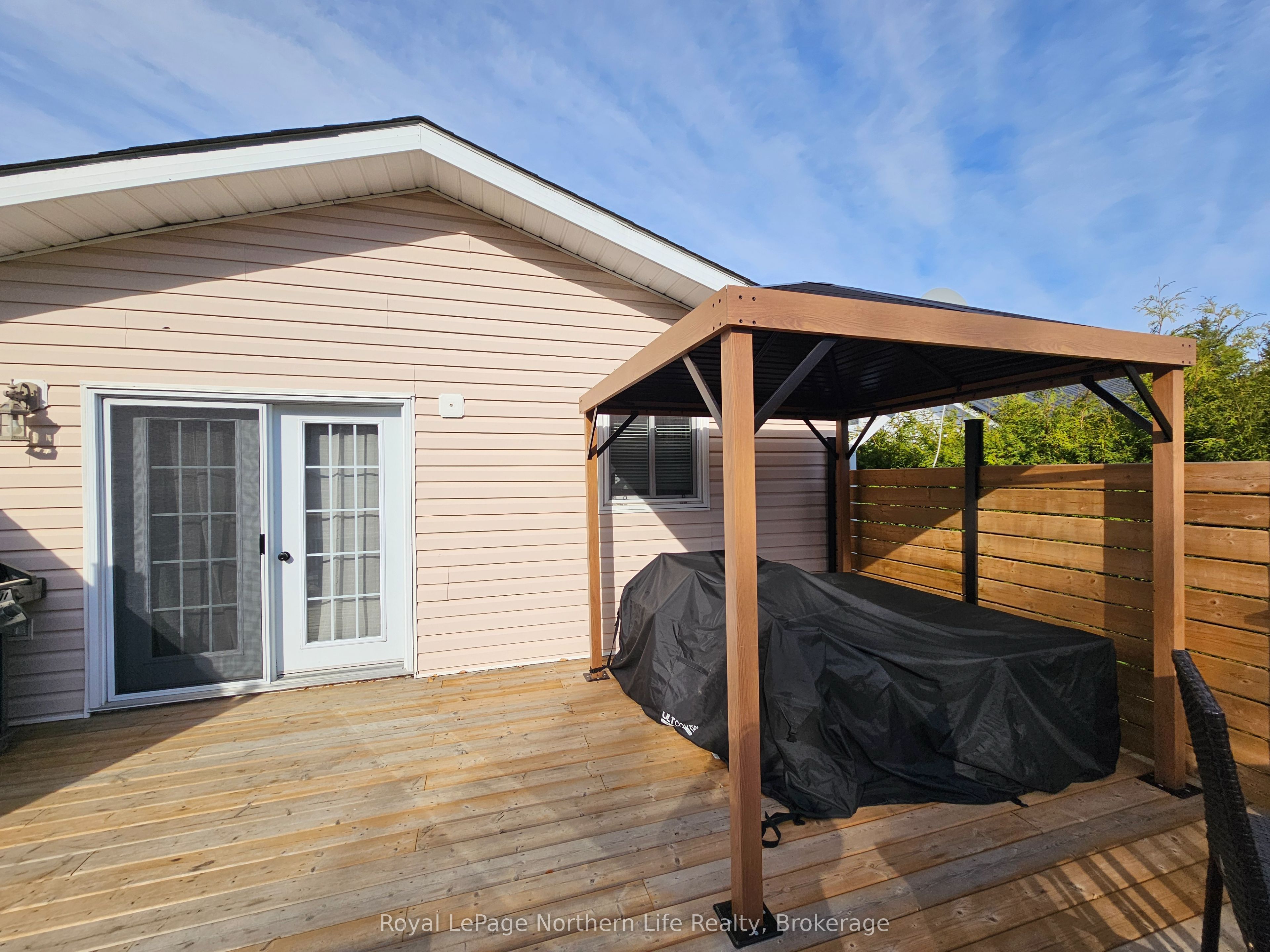 472 Albert Street Property Photo 6