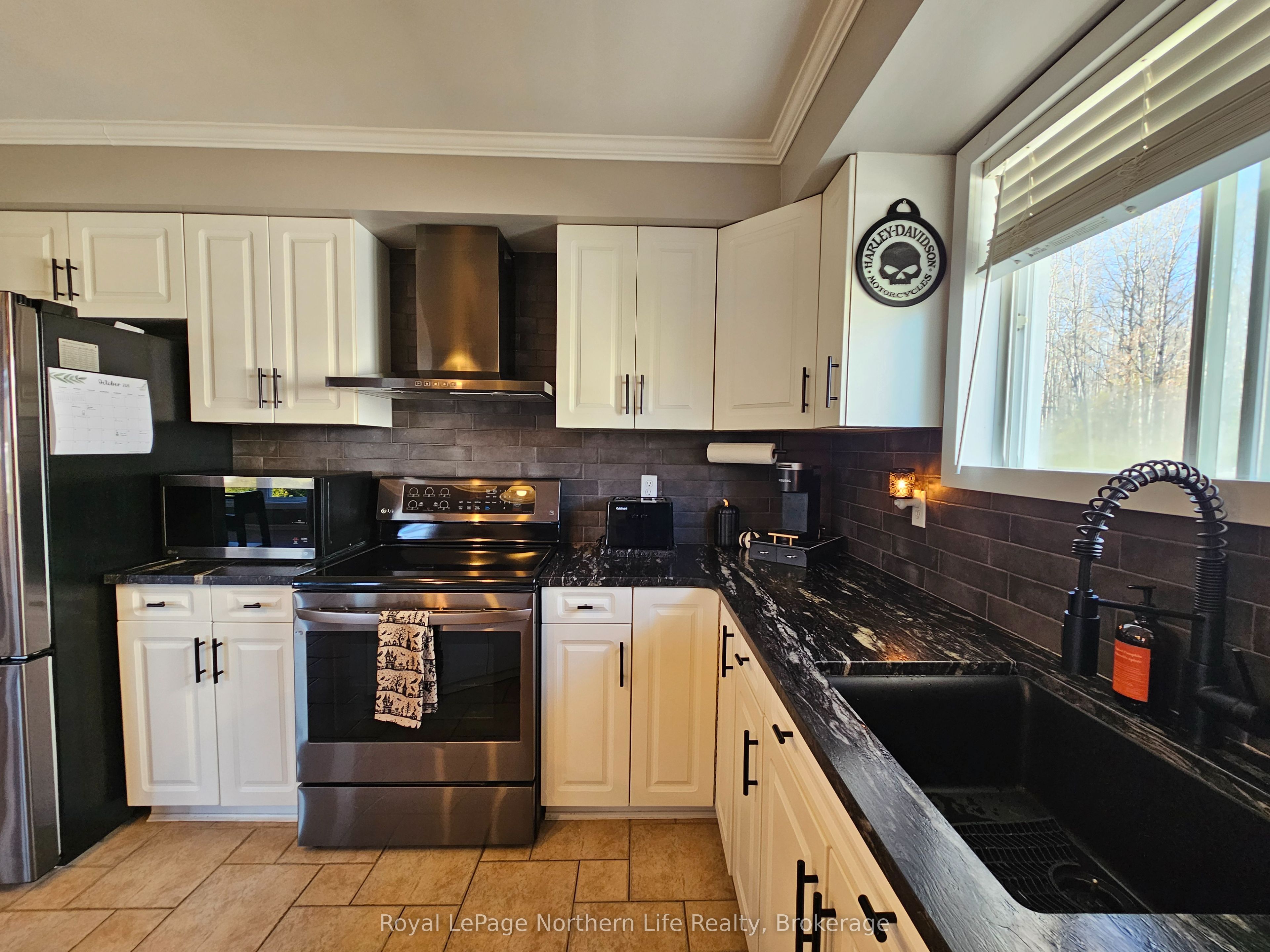 472 Albert Street Property Photo 16