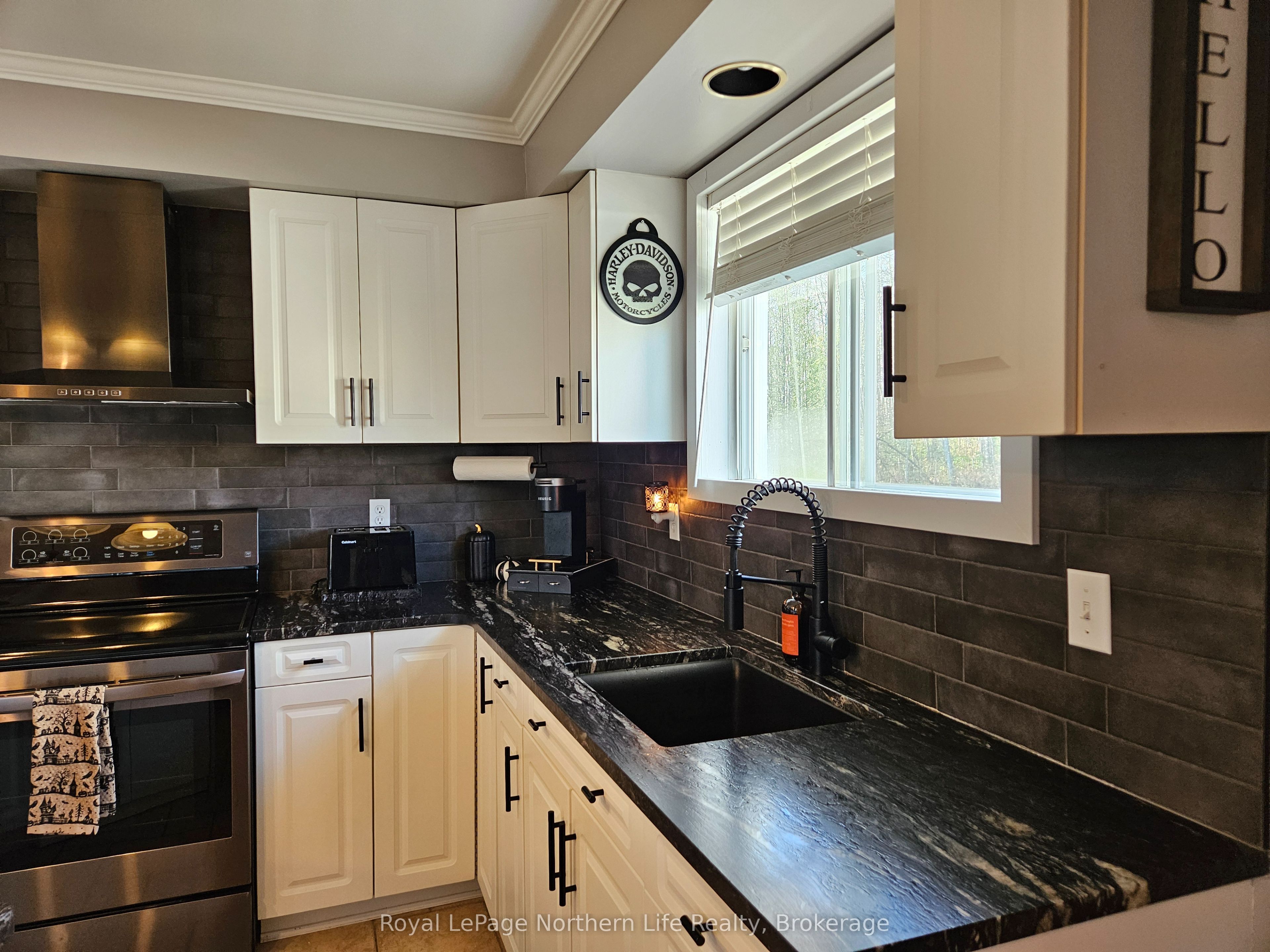 472 Albert Street Property Photo 17