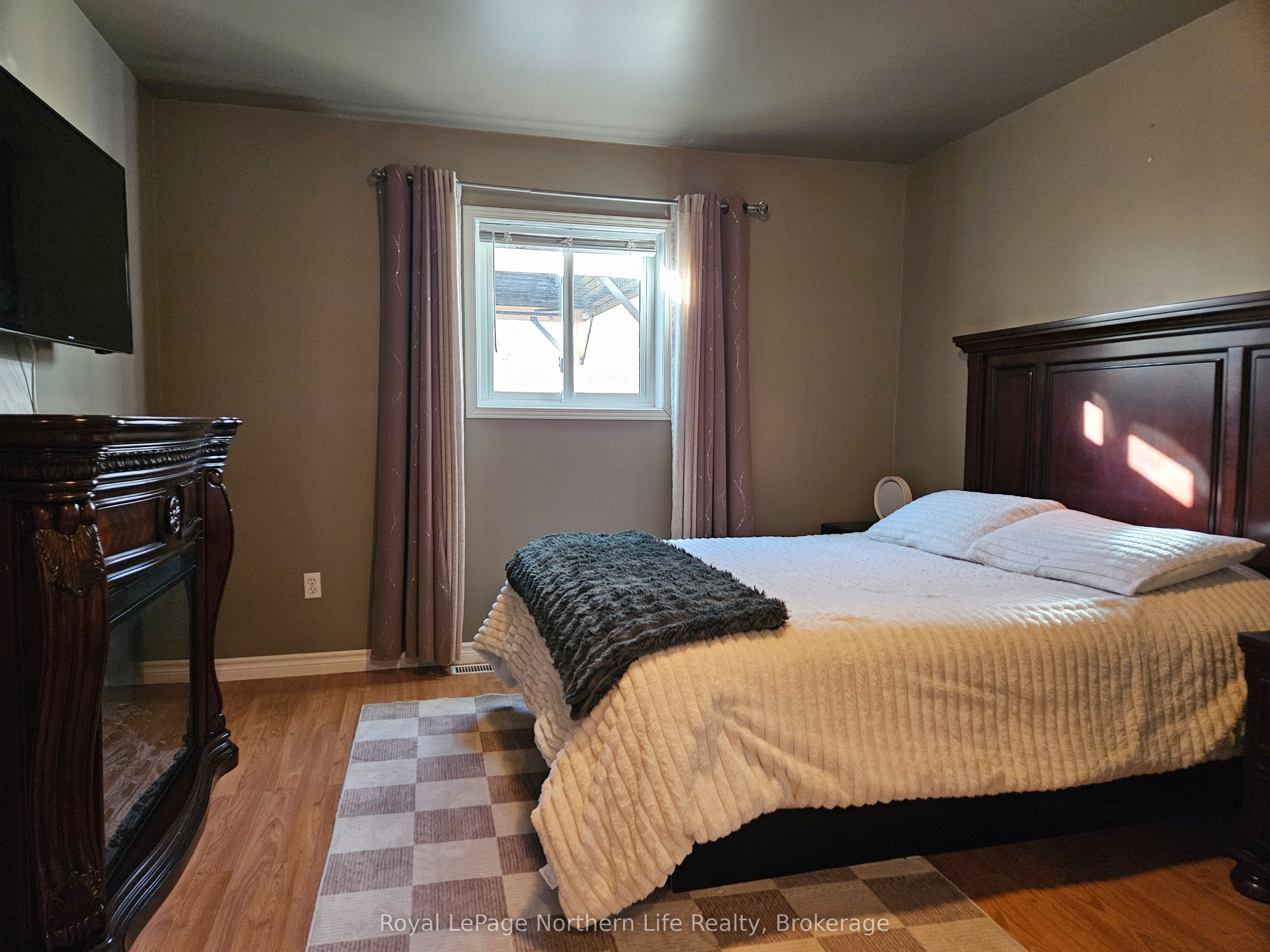 472 Albert Street Property Photo 23