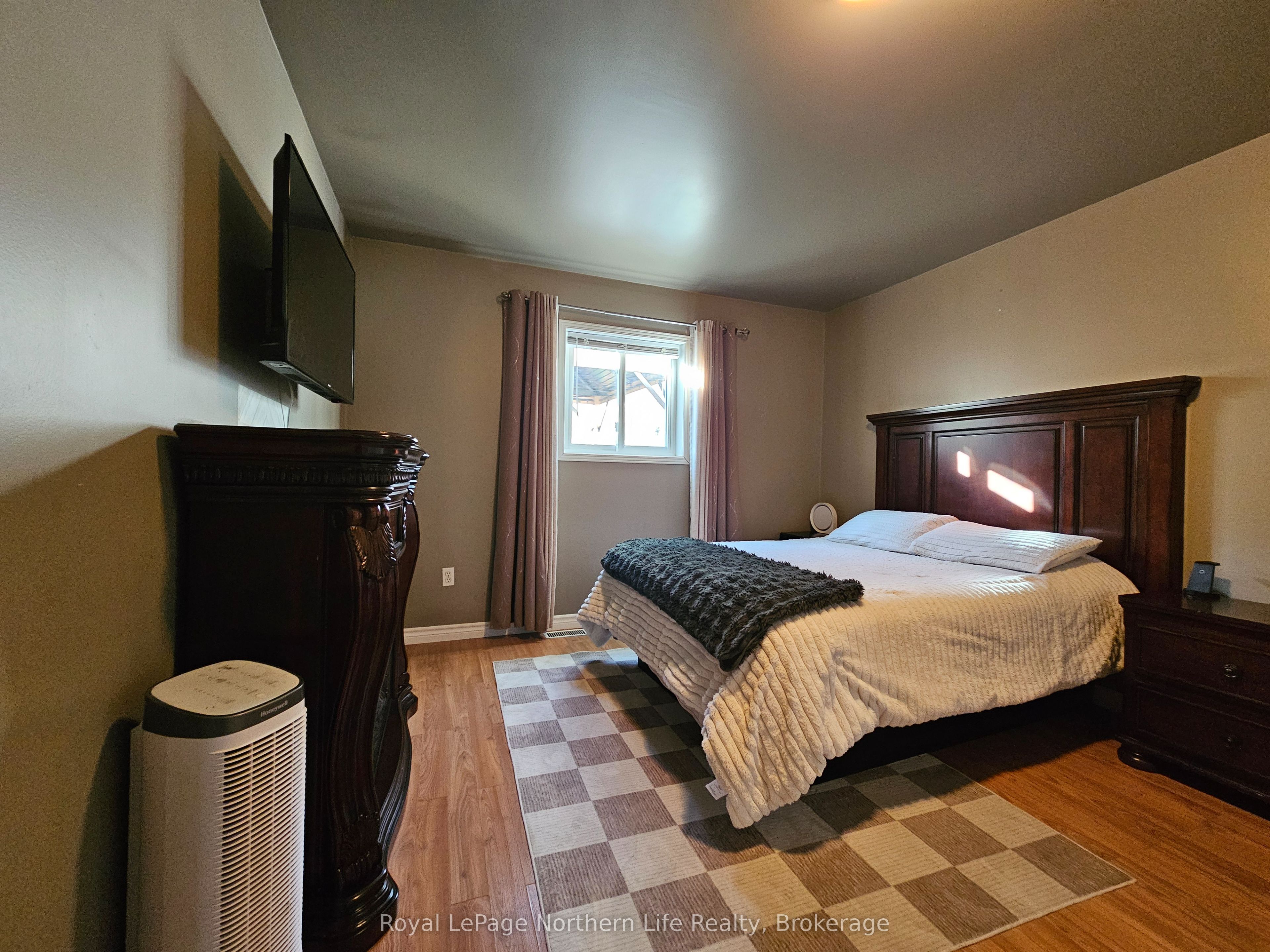 472 Albert Street Property Photo 24