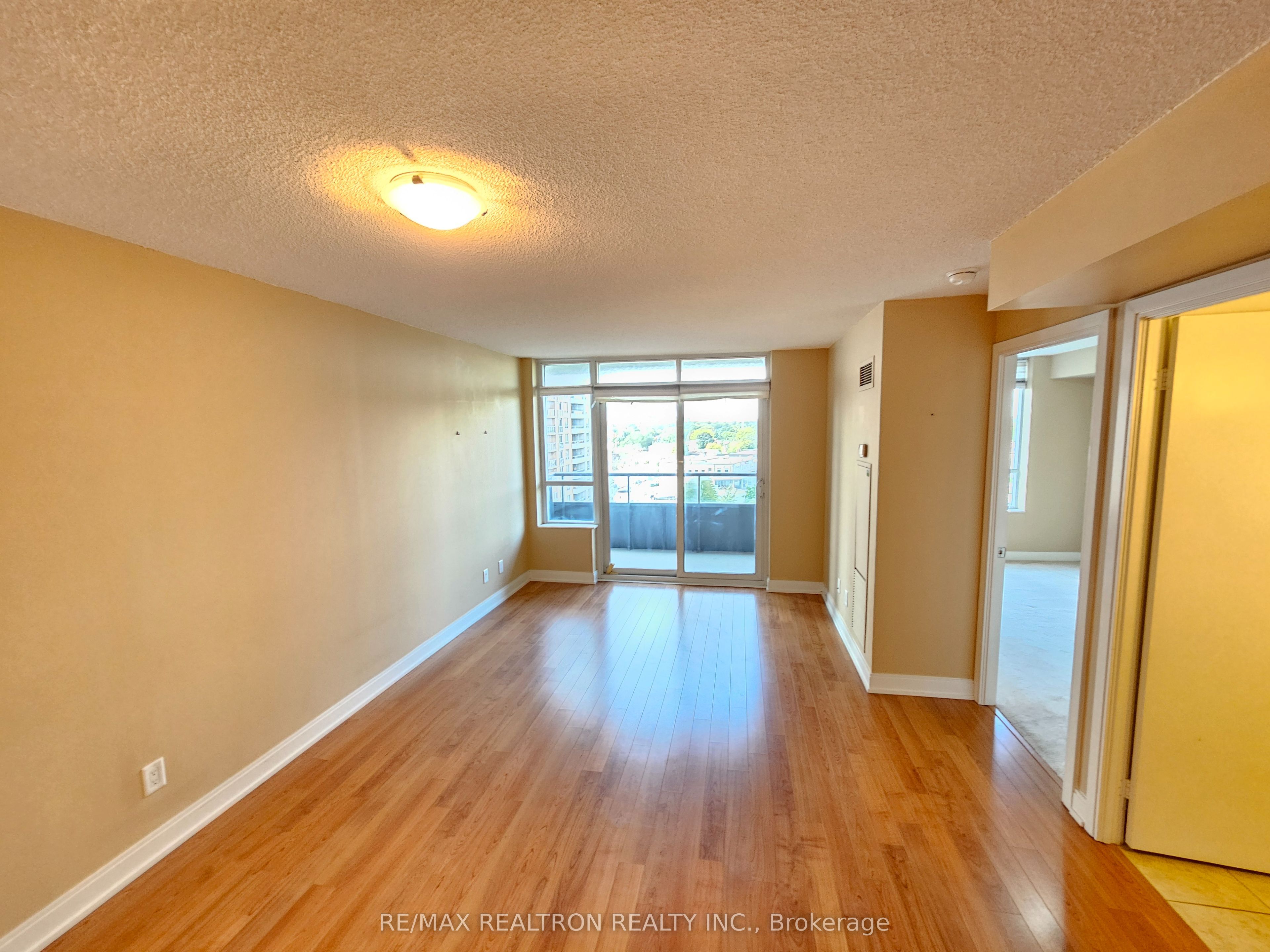 #1058 - 25 Viking Lane Property Photo 3