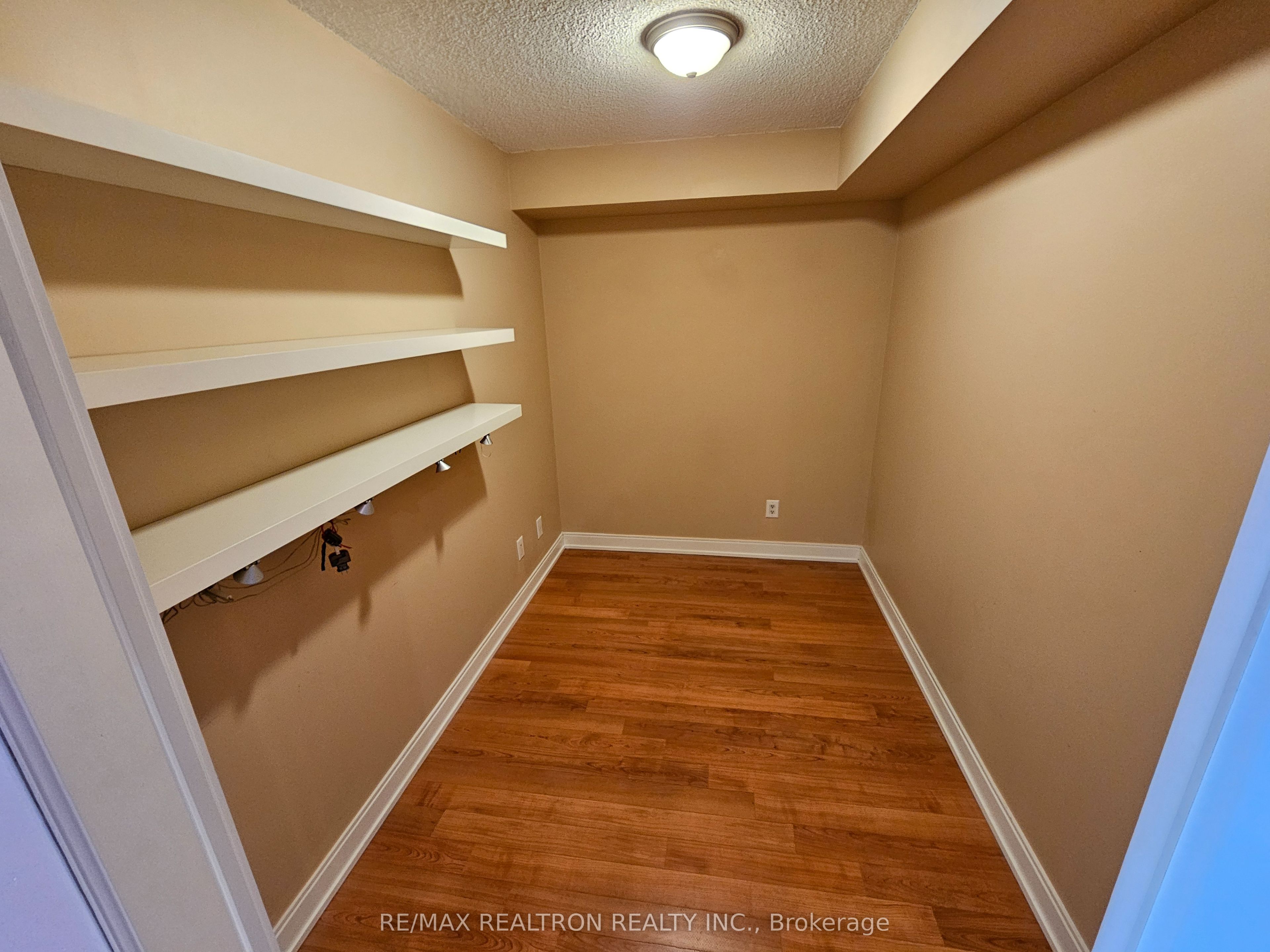 #1058 - 25 Viking Lane Property Photo 5