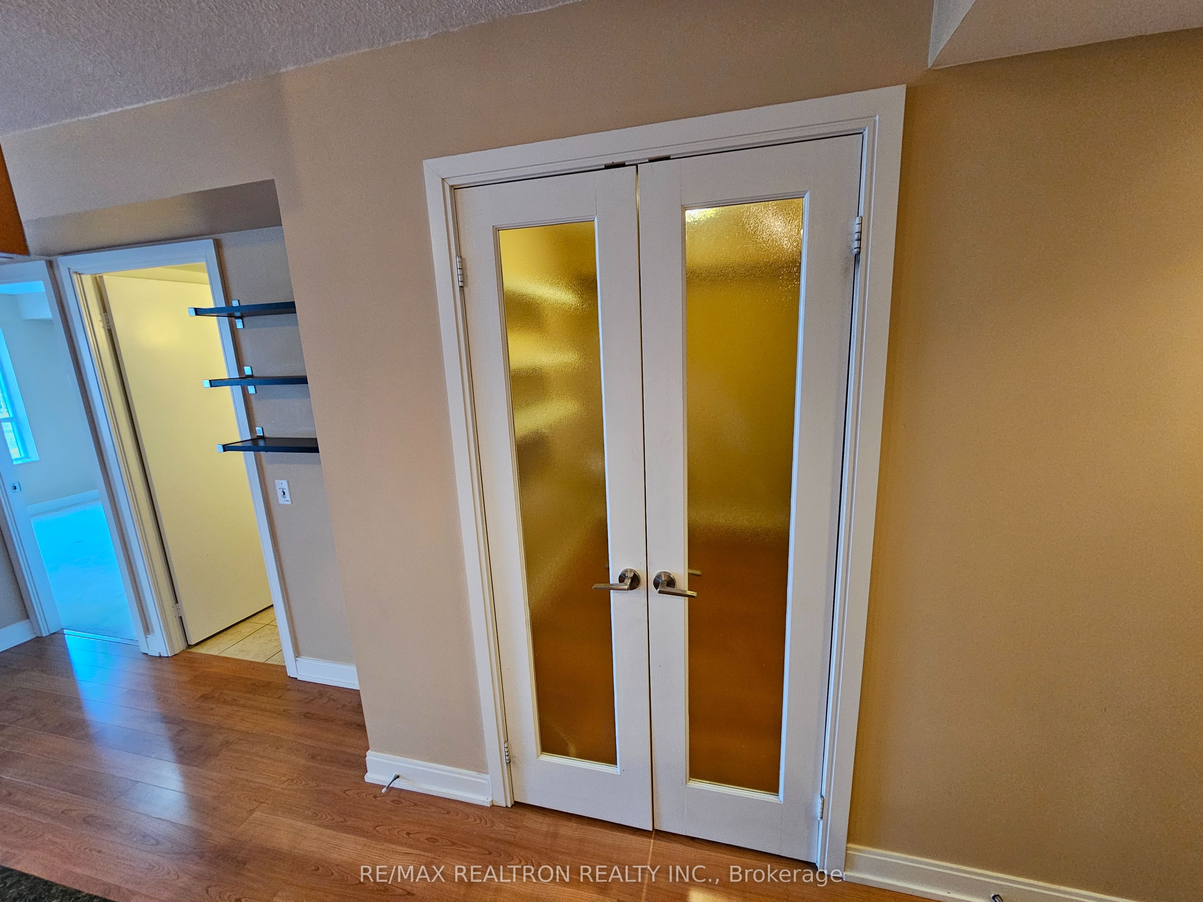 #1058 - 25 Viking Lane Property Photo 6