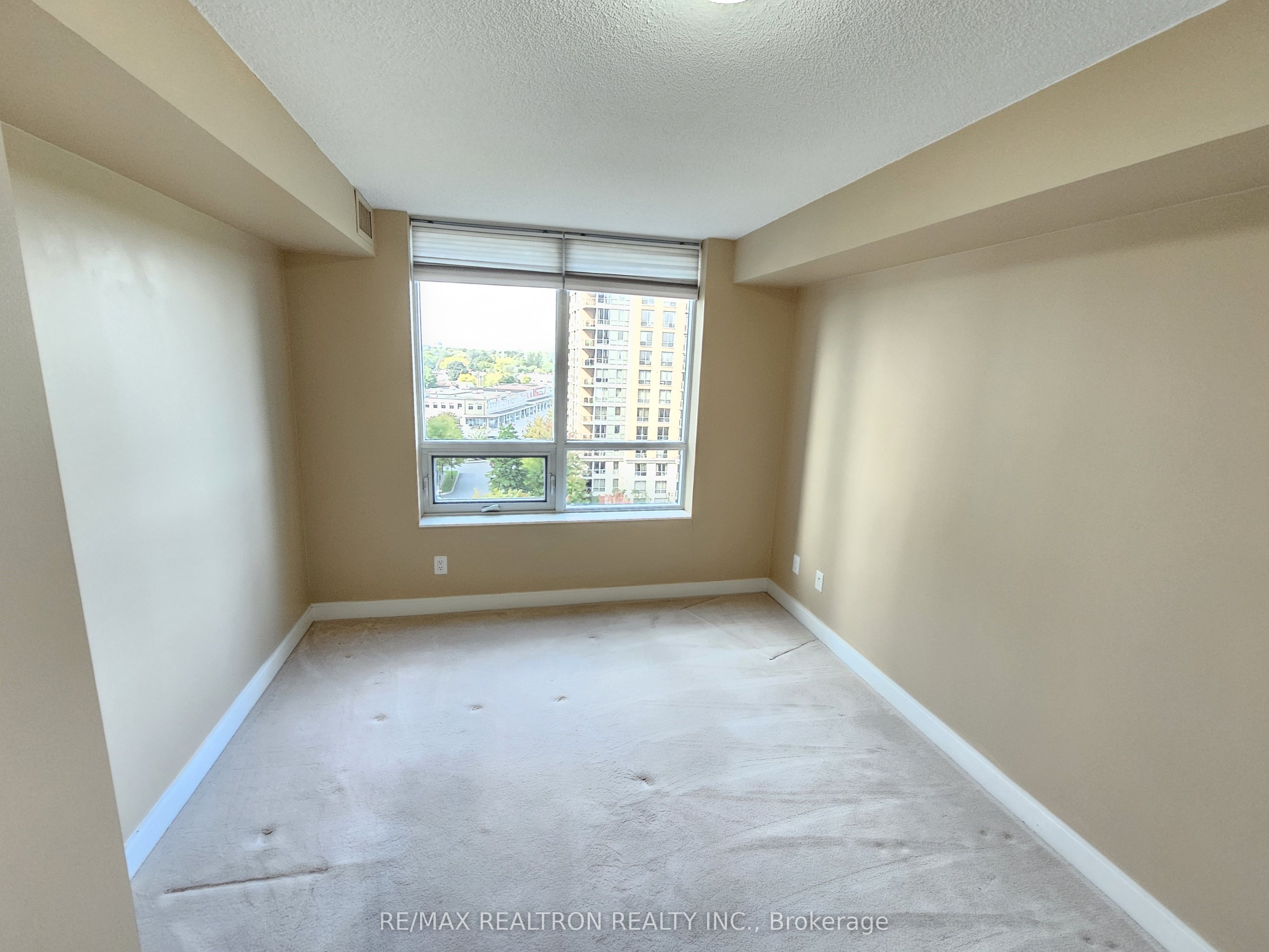 #1058 - 25 Viking Lane Property Photo 8