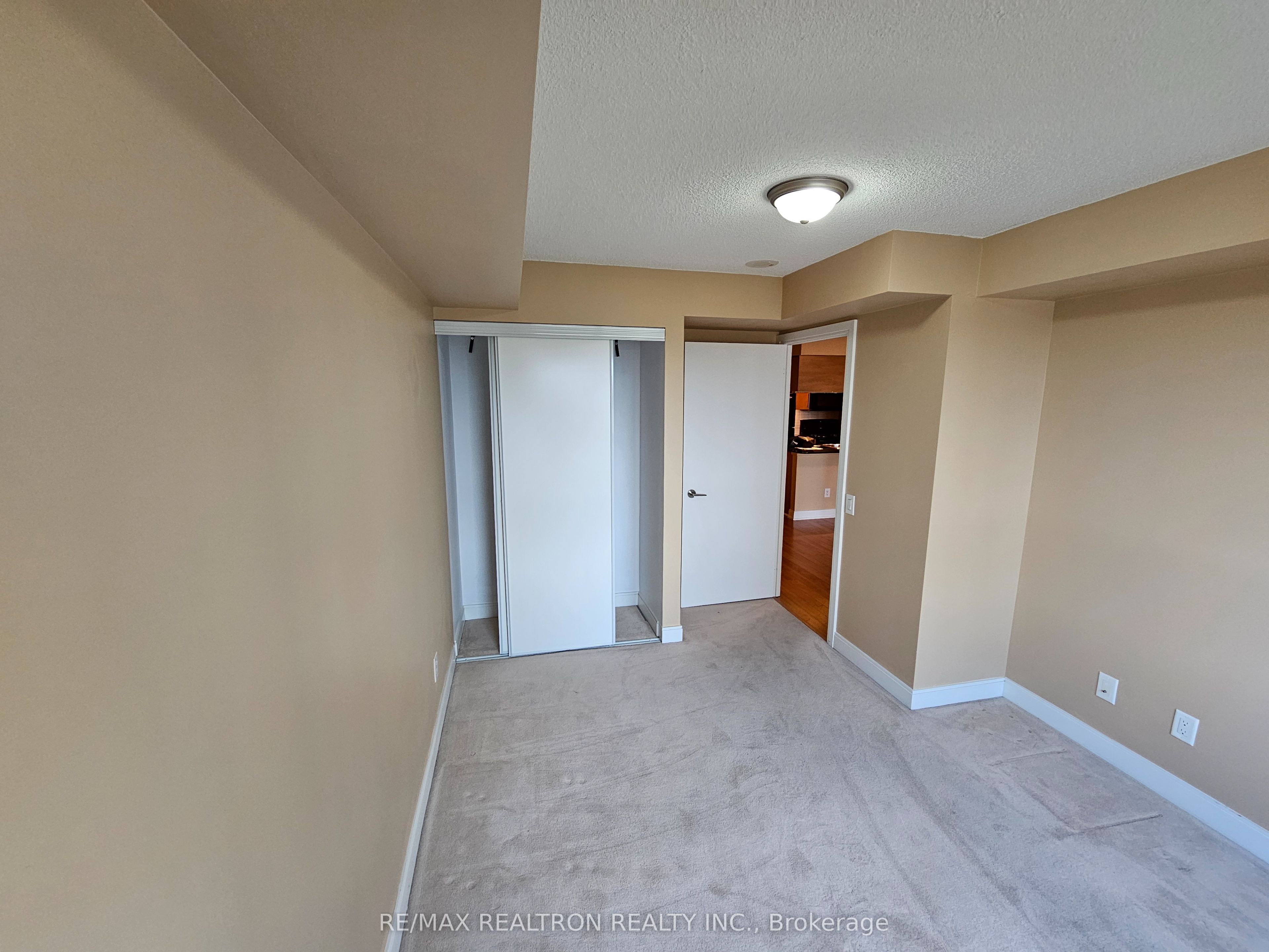 #1058 - 25 Viking Lane Property Photo 11