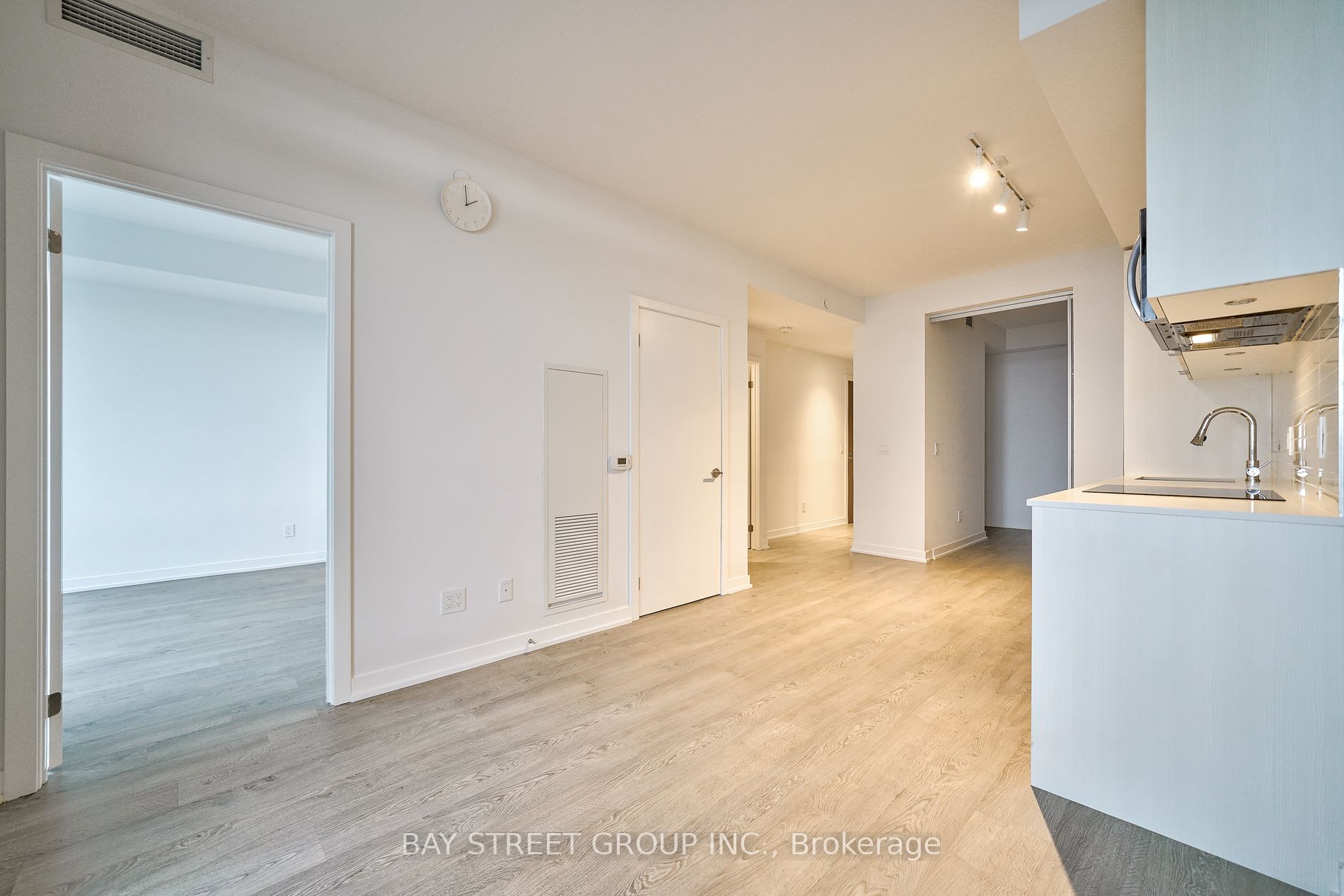 1926 Lakeshore Blvd W 1809 Property Photo 6