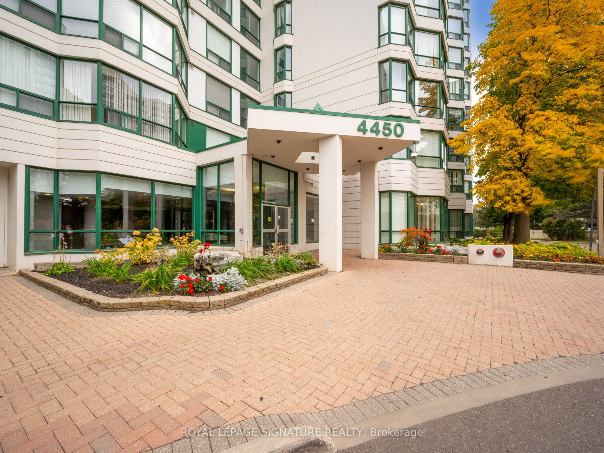 #1006 - 4450 Tucana Court Property Photo 3
