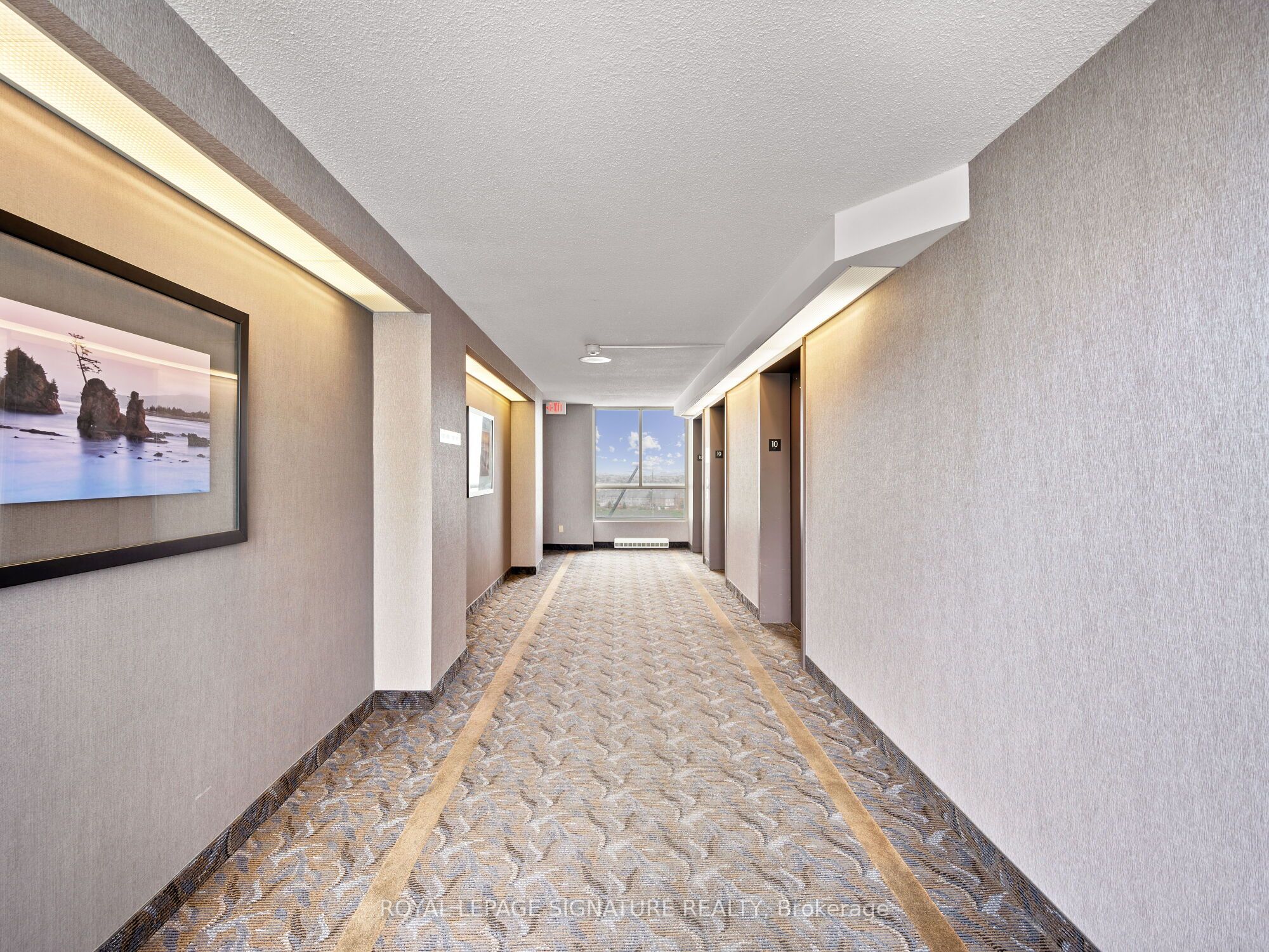 #1006 - 4450 Tucana Court Property Photo 4