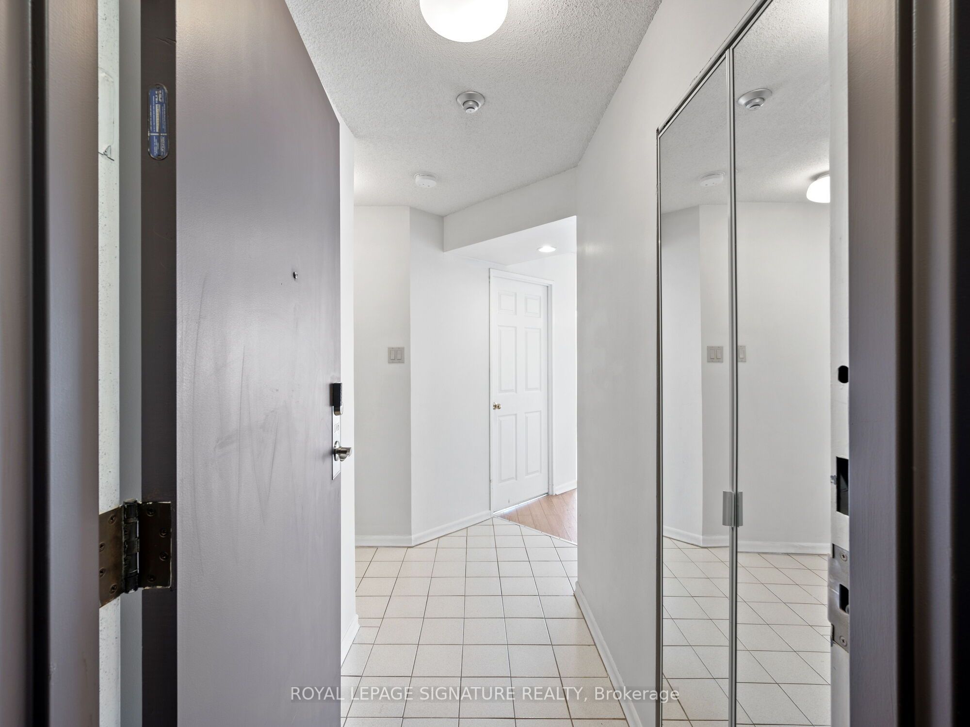 #1006 - 4450 Tucana Court Property Photo 6