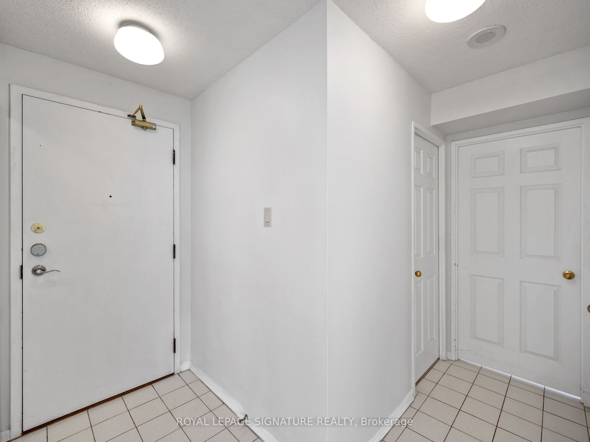 #1006 - 4450 Tucana Court Property Photo 7