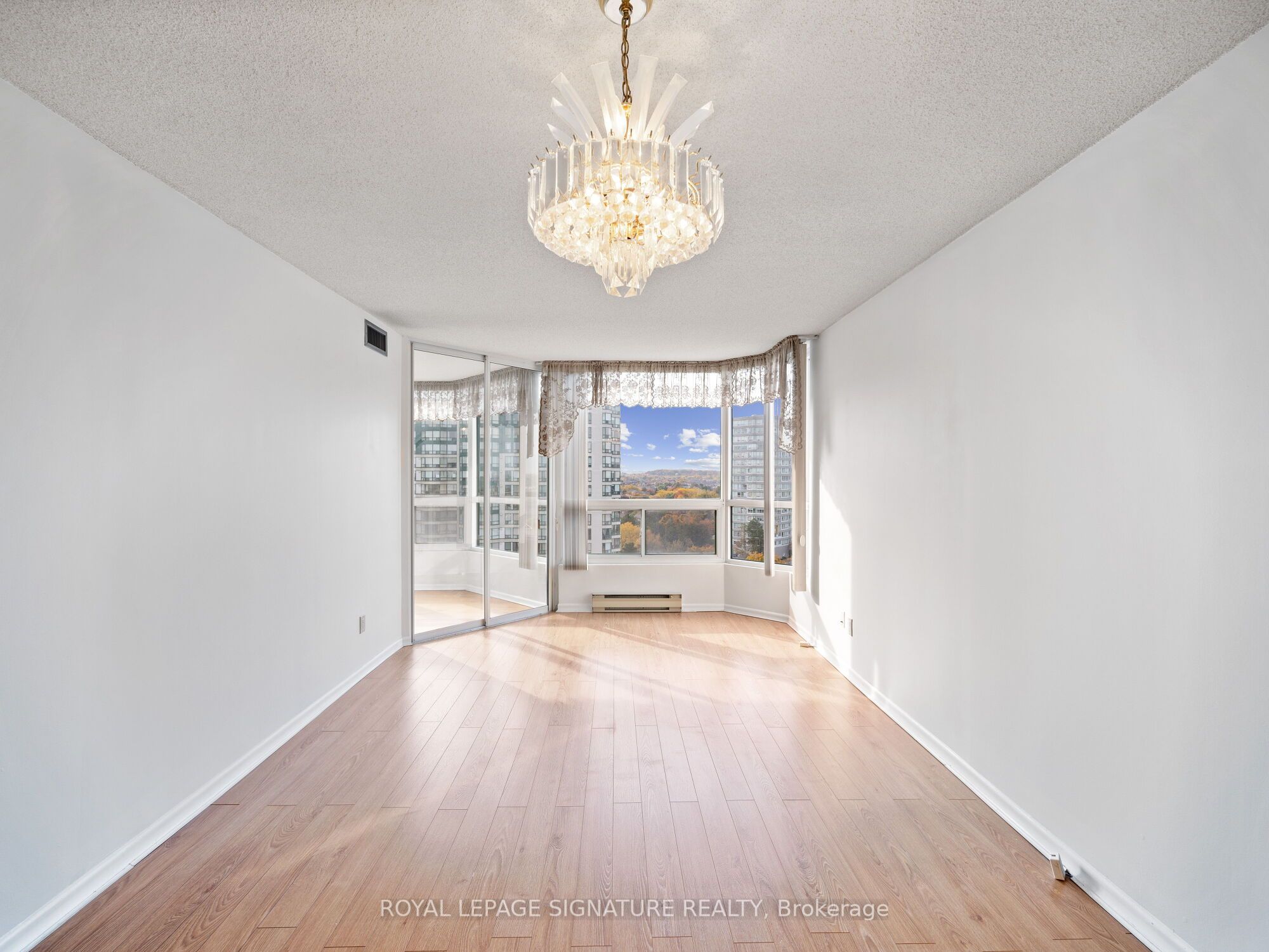 #1006 - 4450 Tucana Court Property Photo 8