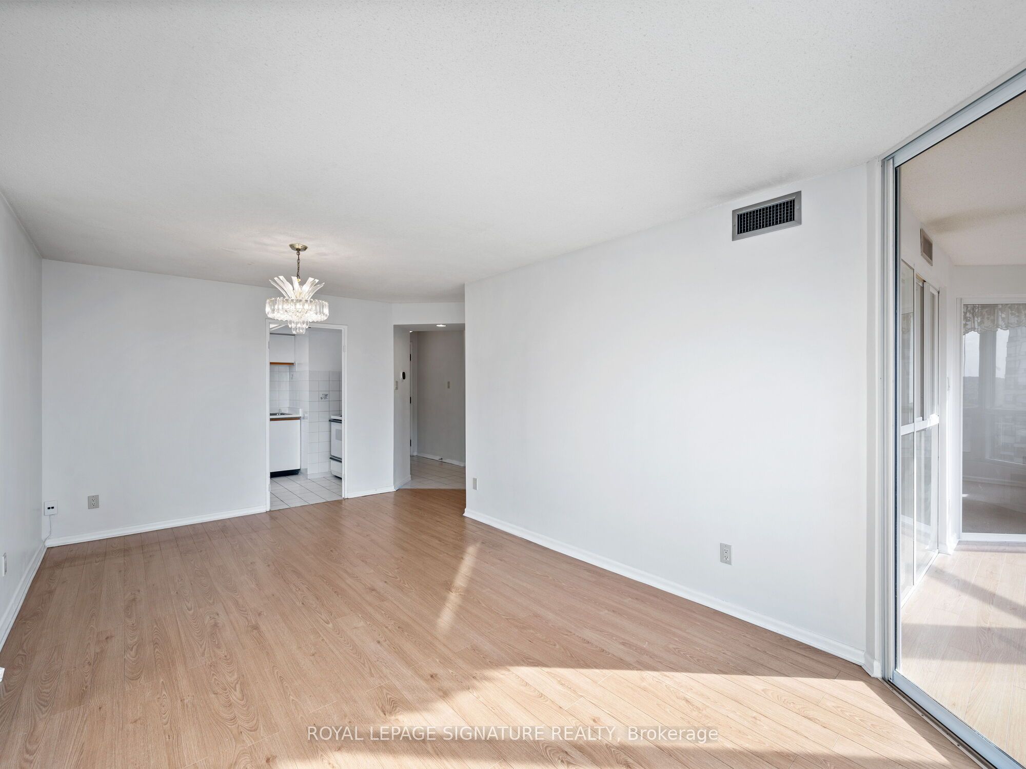 #1006 - 4450 Tucana Court Property Photo 9