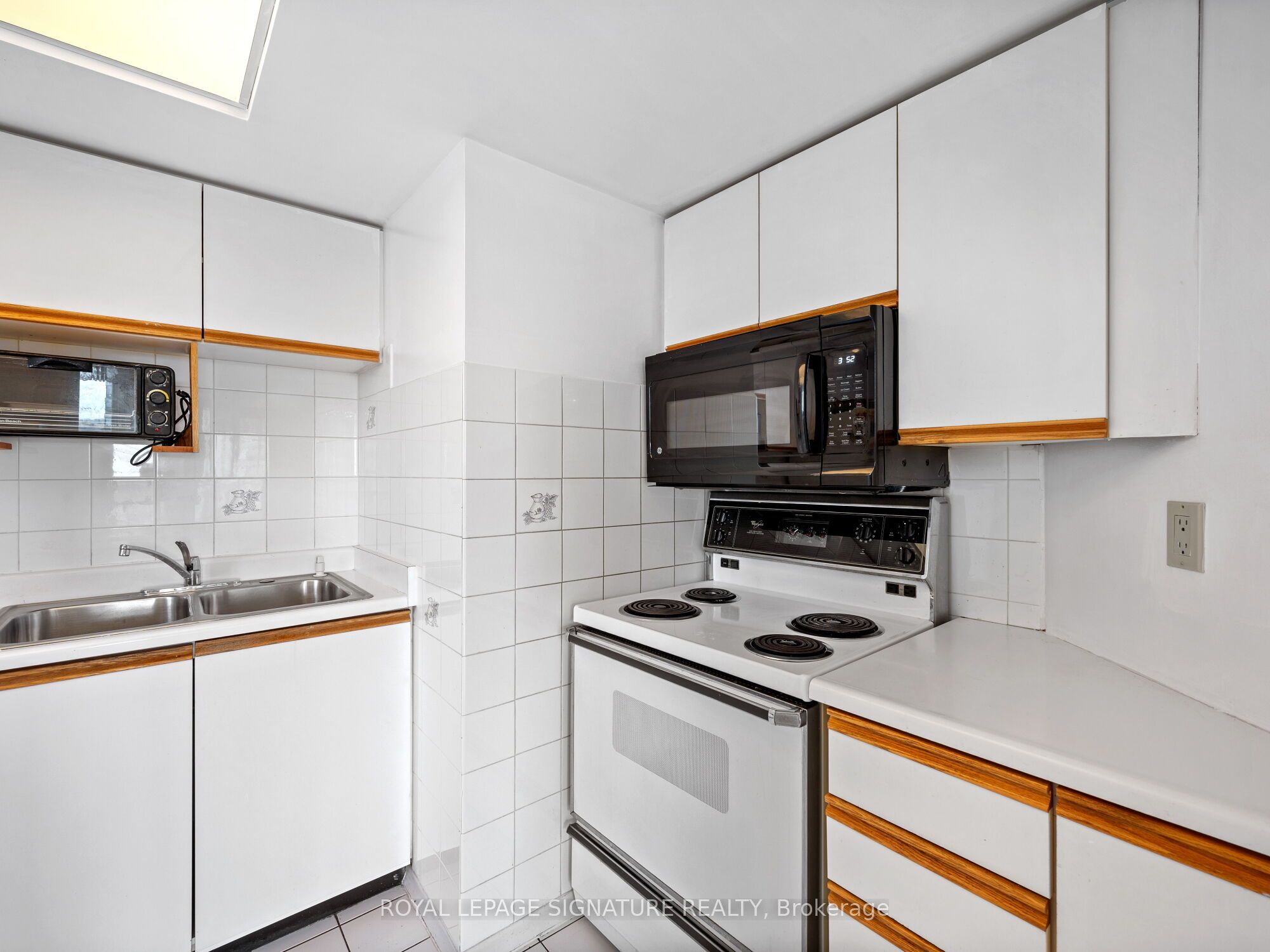 #1006 - 4450 Tucana Court Property Photo 12