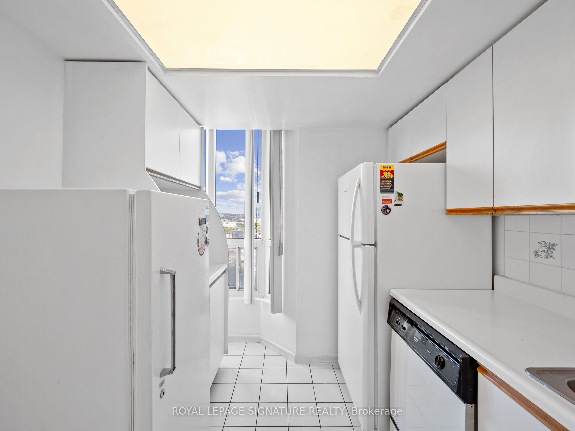 #1006 - 4450 Tucana Court Property Photo 14