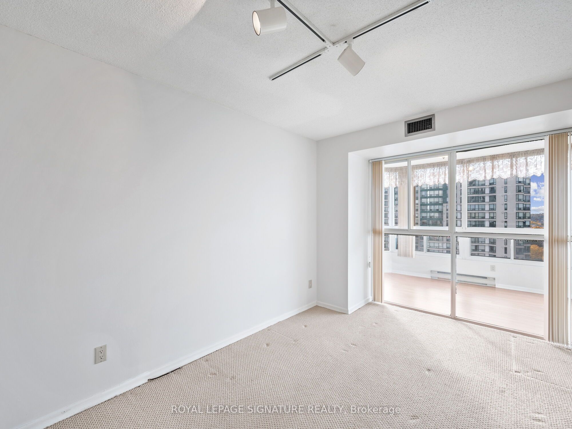 #1006 - 4450 Tucana Court Property Photo 22