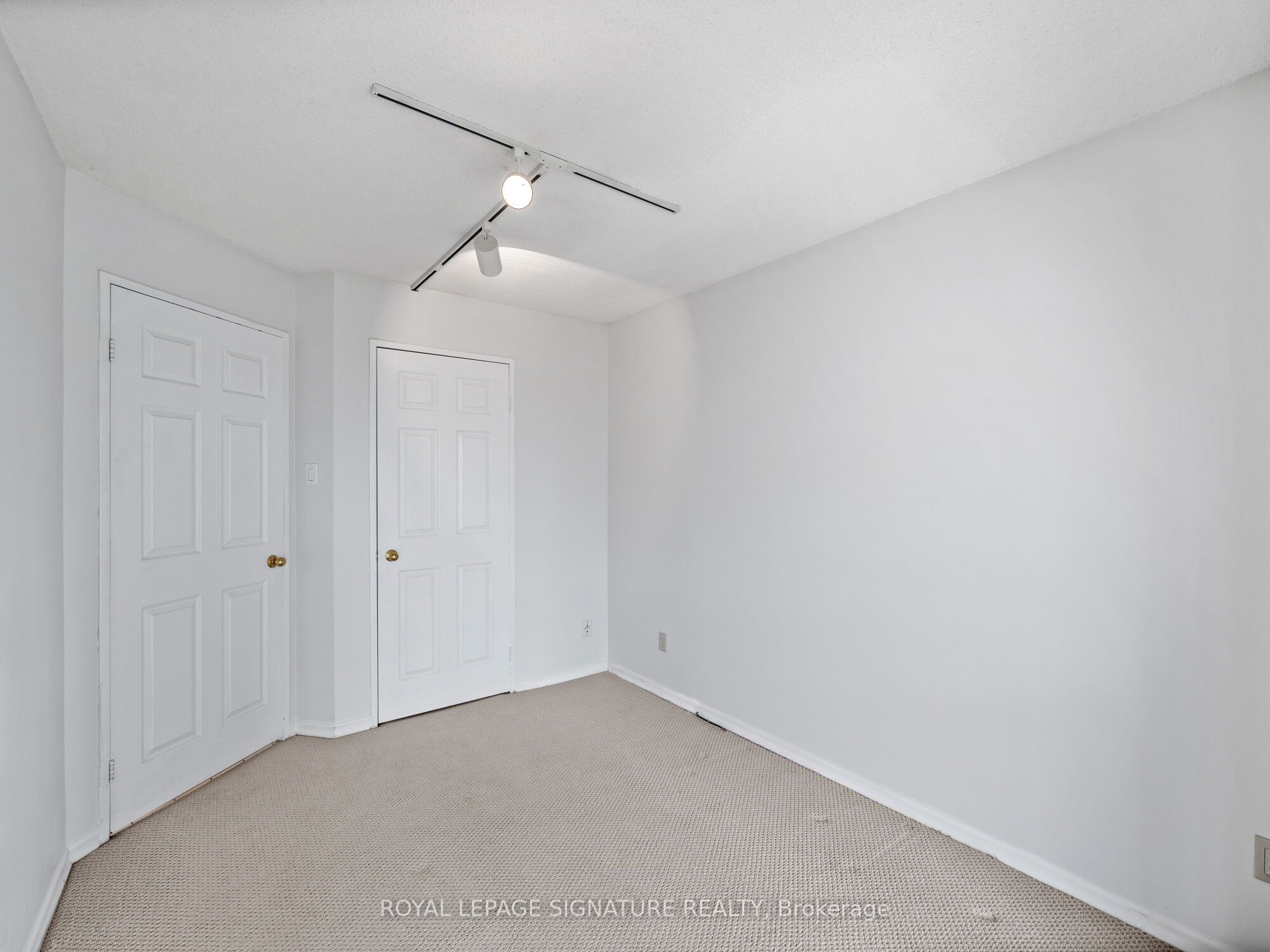 #1006 - 4450 Tucana Court Property Photo 23