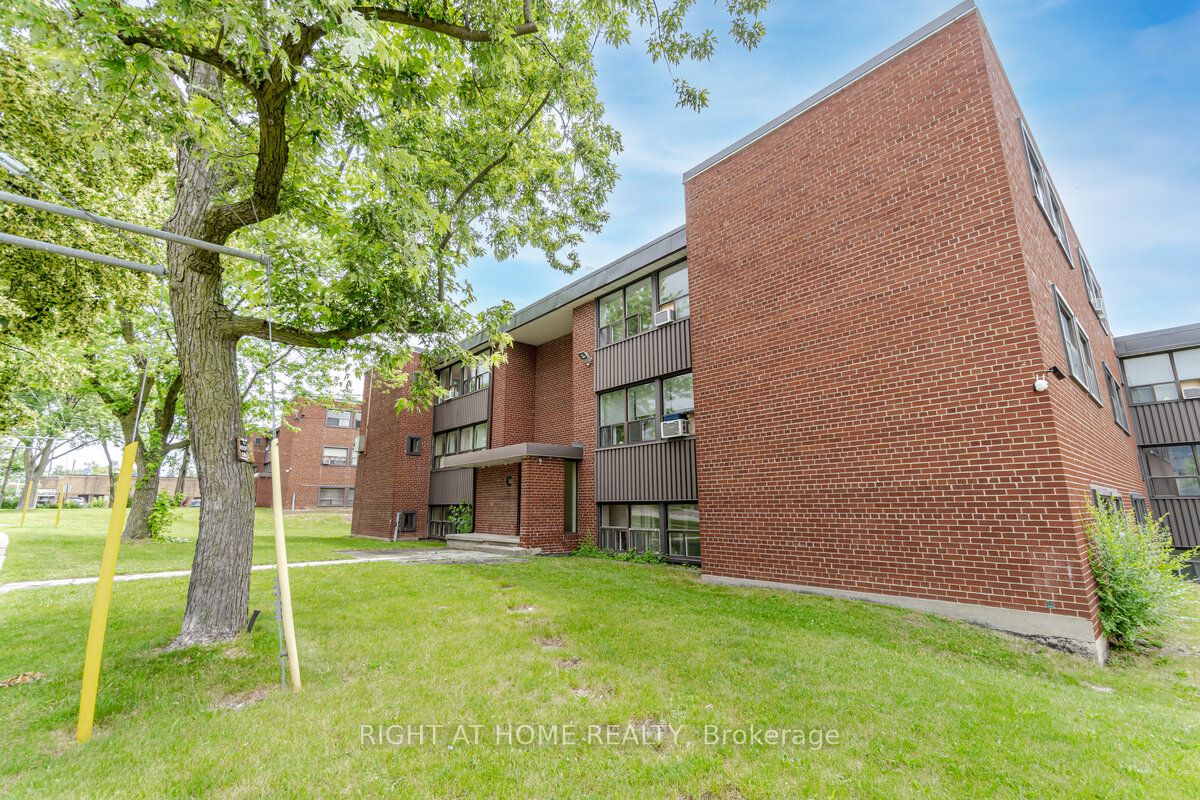 33 Flamborough Dr Property Photo