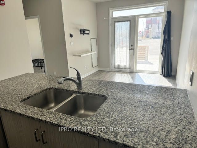 200 Lagerfeld Dr Property Photo