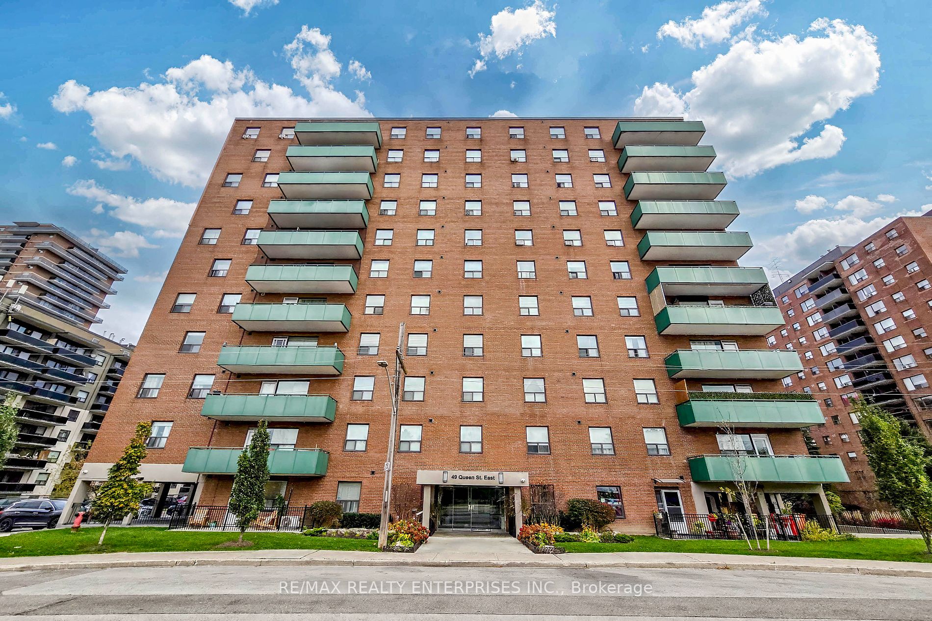 49 Queen St E Property Photo