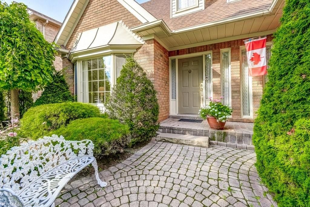 1301 Mapleridge Crescent Property Photo 6
