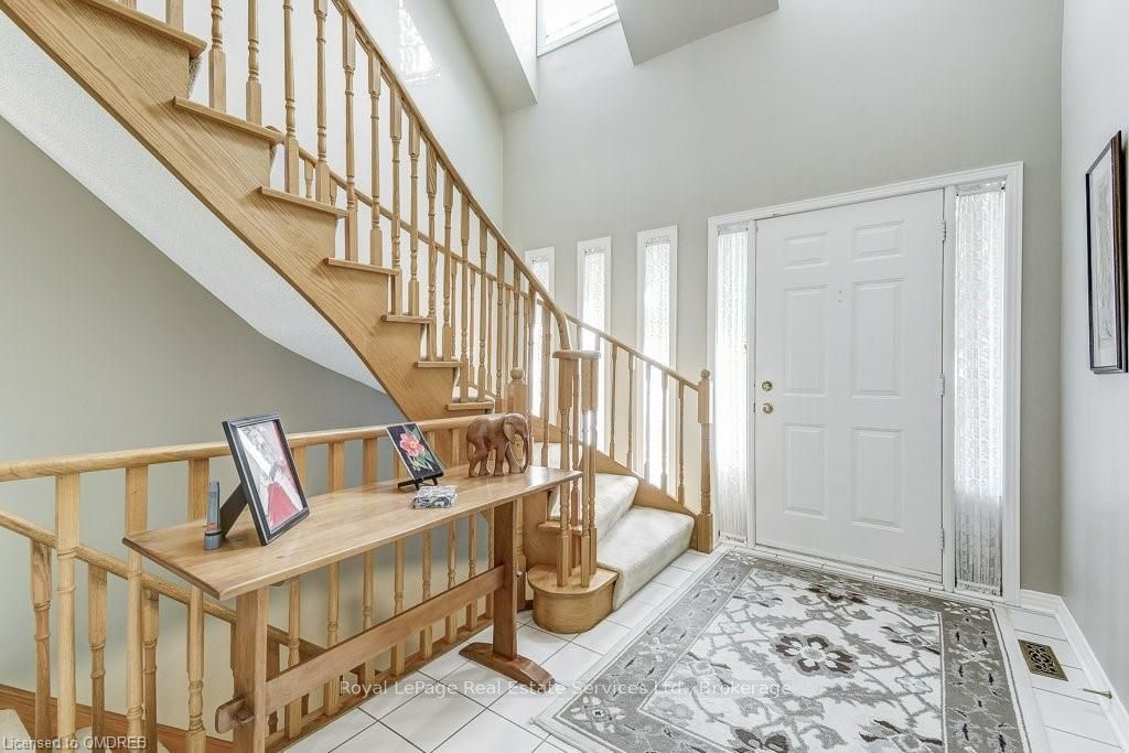 1301 Mapleridge Crescent Property Photo 7