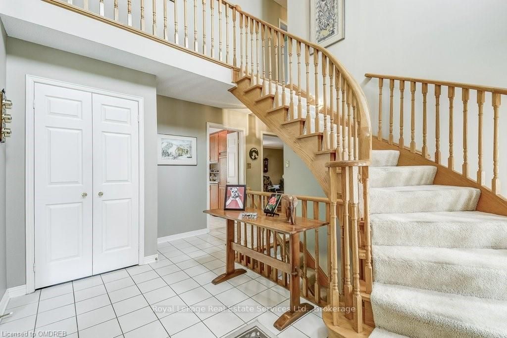 1301 Mapleridge Crescent Property Photo 8