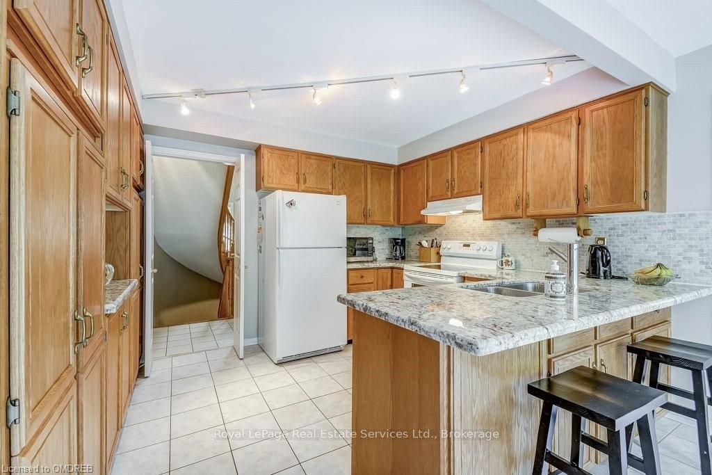 1301 Mapleridge Crescent Property Photo 9
