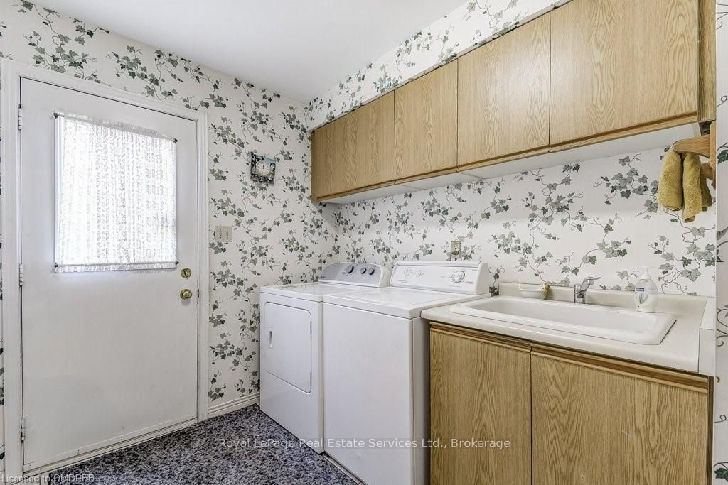1301 Mapleridge Crescent Property Photo 23