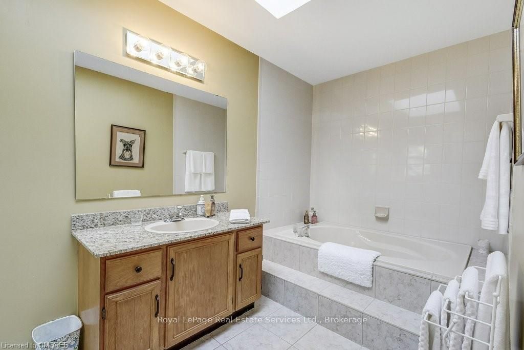 1301 Mapleridge Crescent Property Photo 28
