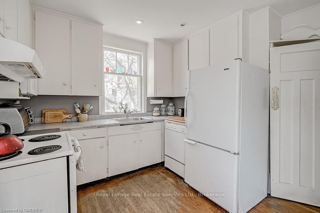 200 William Street Property Photo 14