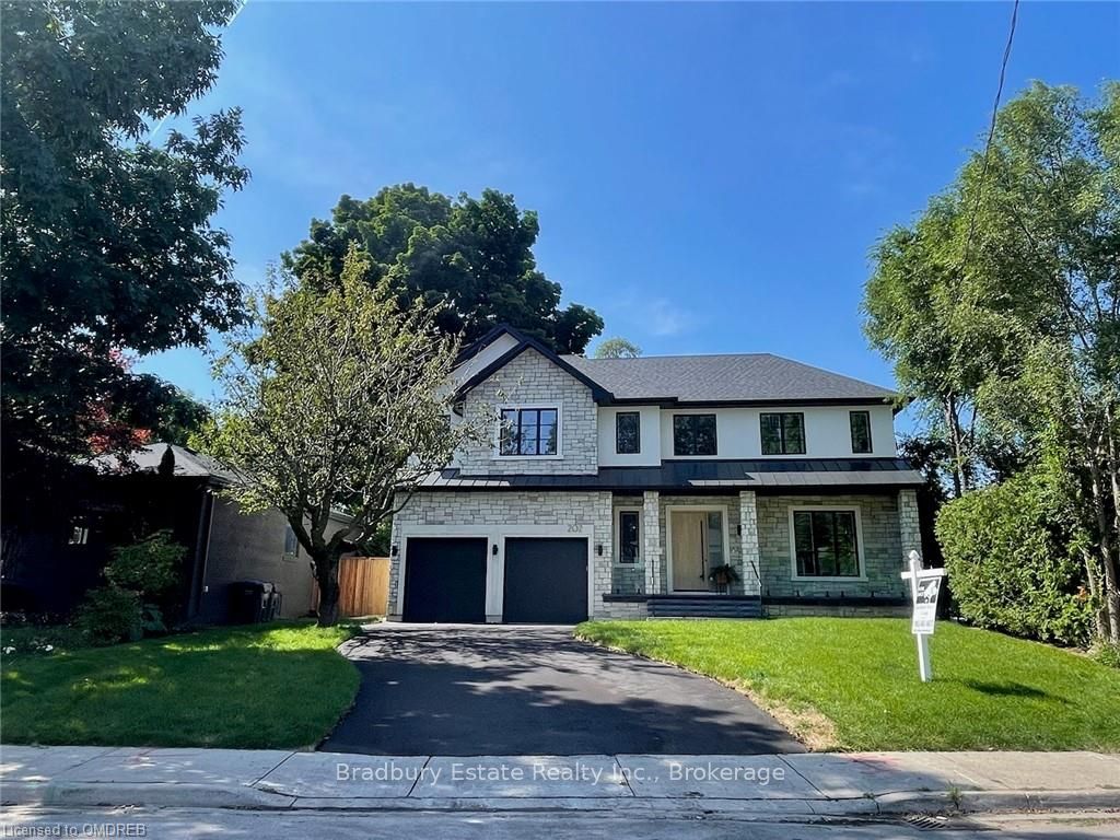 202 Queen St W Property Photo