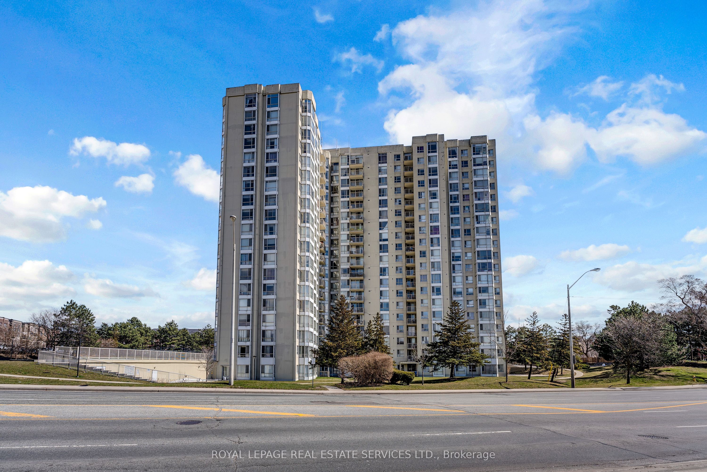 #607 - 3077 Weston Road Property Photo 1