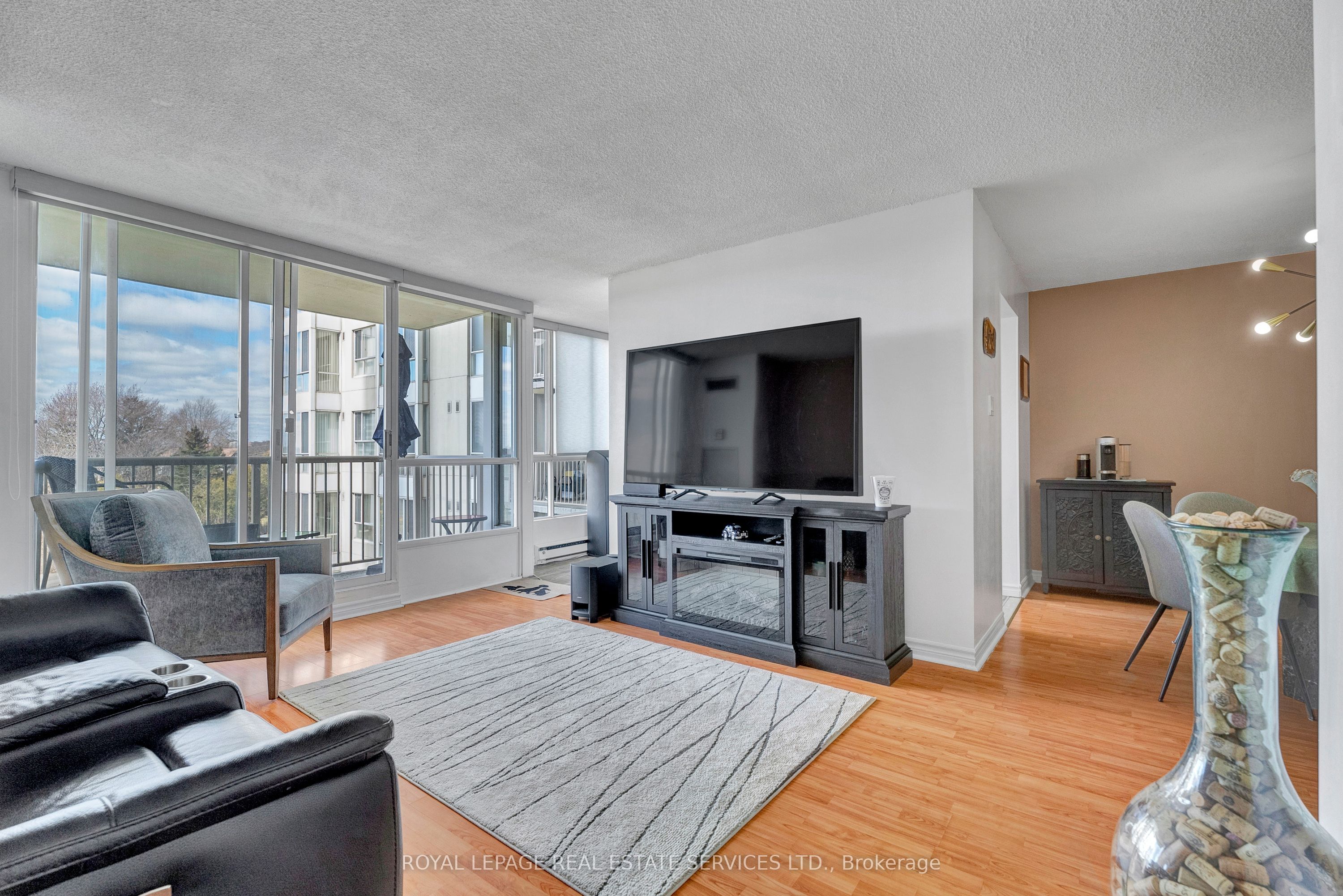 #607 - 3077 Weston Road Property Photo 8