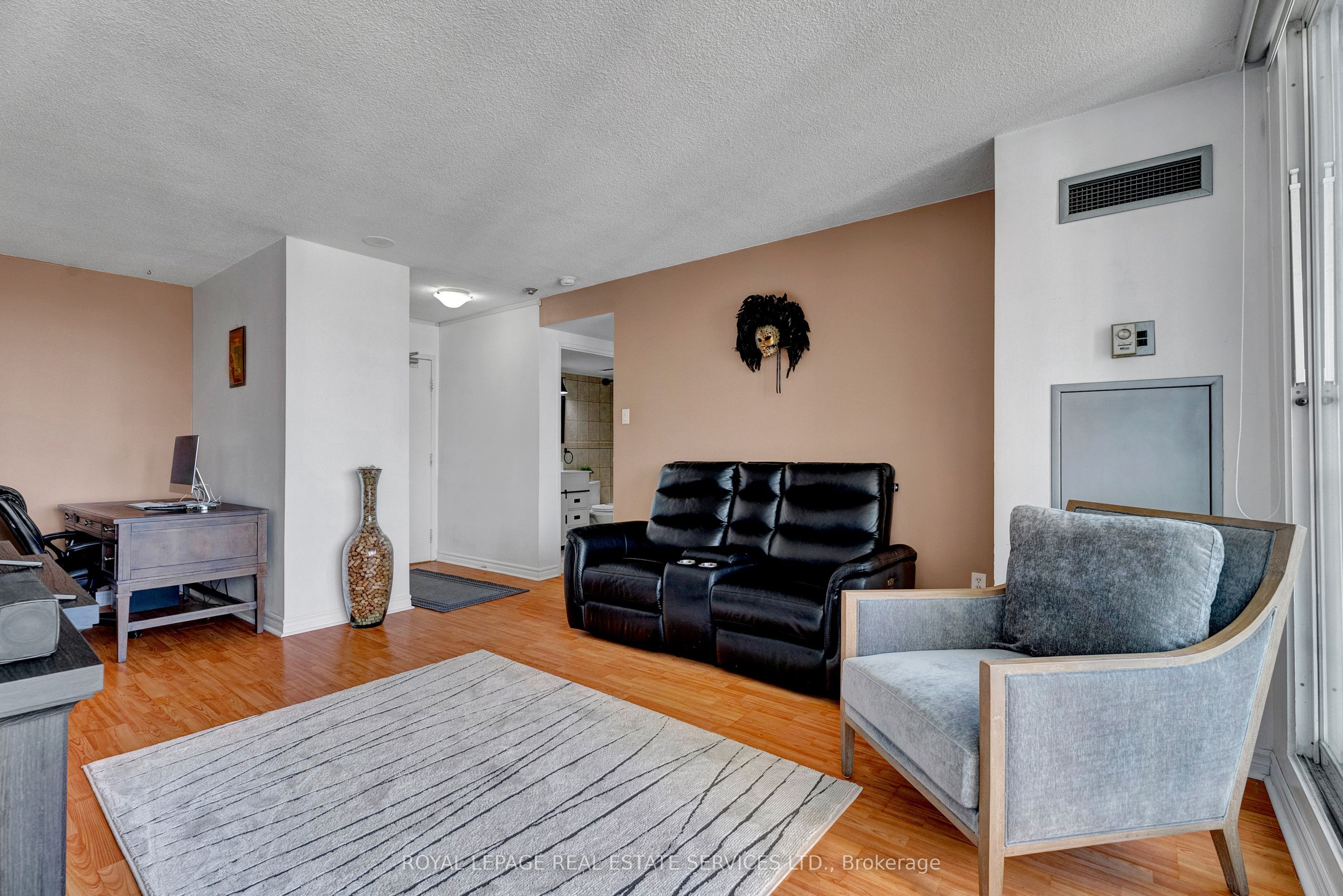 #607 - 3077 Weston Road Property Photo 10