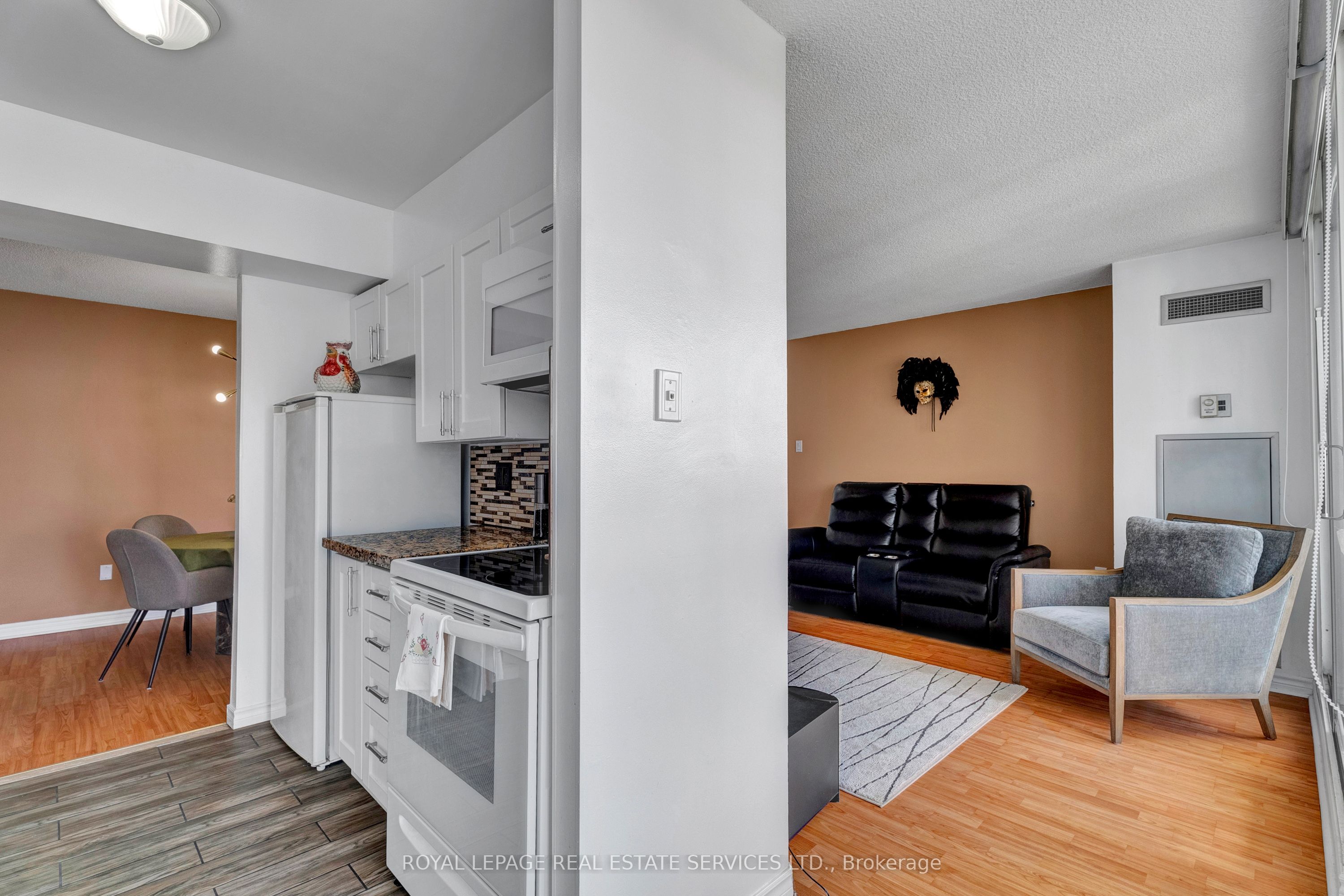 #607 - 3077 Weston Road Property Photo 17