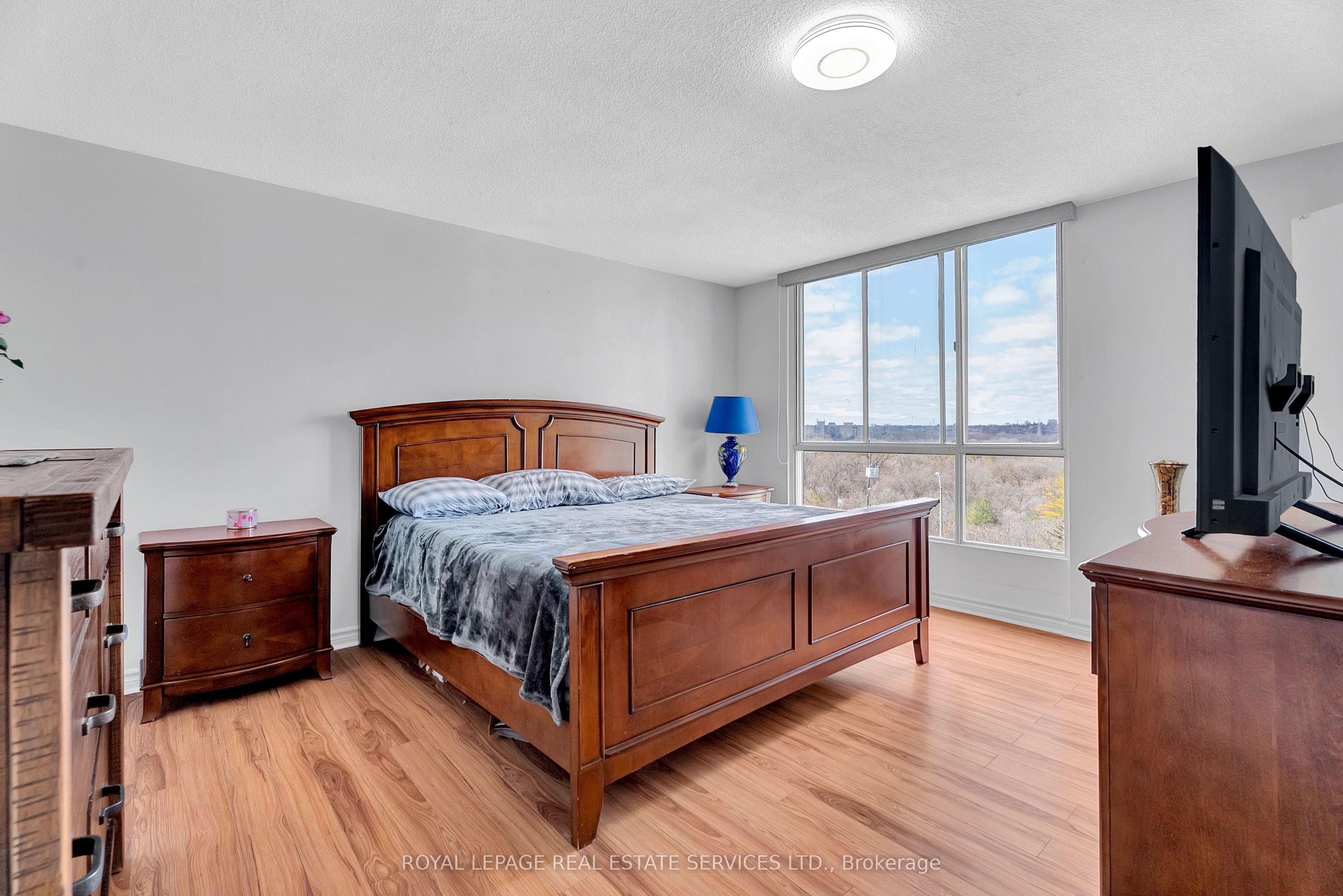 #607 - 3077 Weston Road Property Photo 19