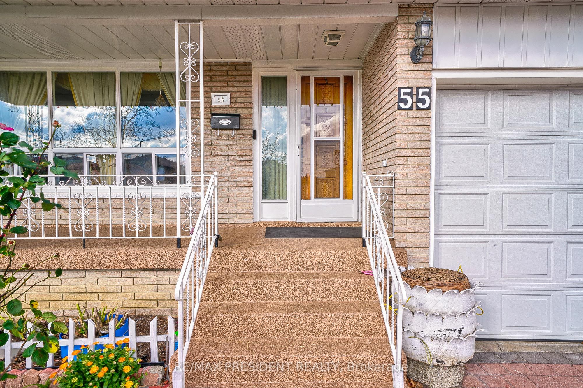 55 Maryhill Drive Property Photo 4