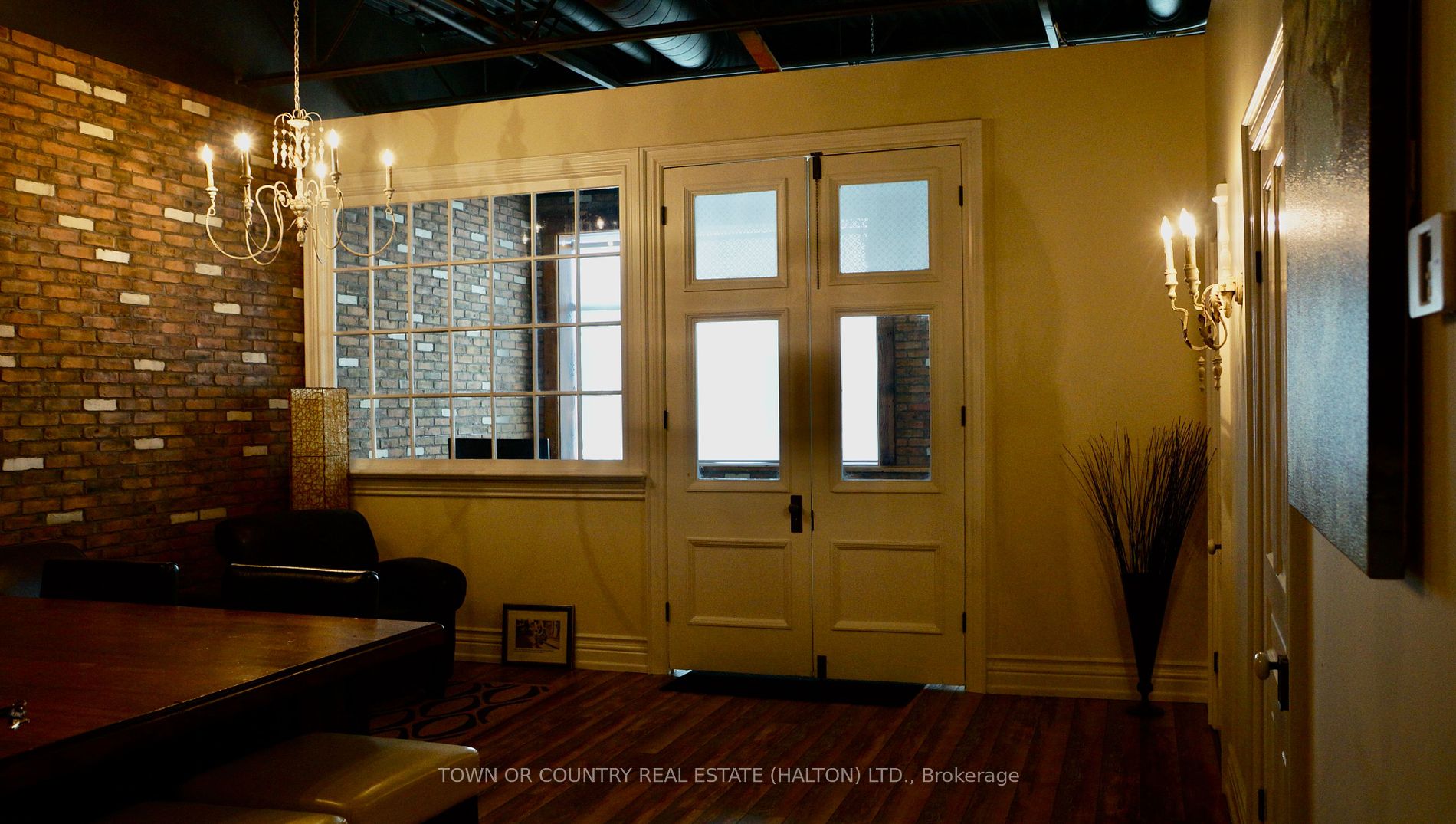 336 Bronte St S Property Photo 2