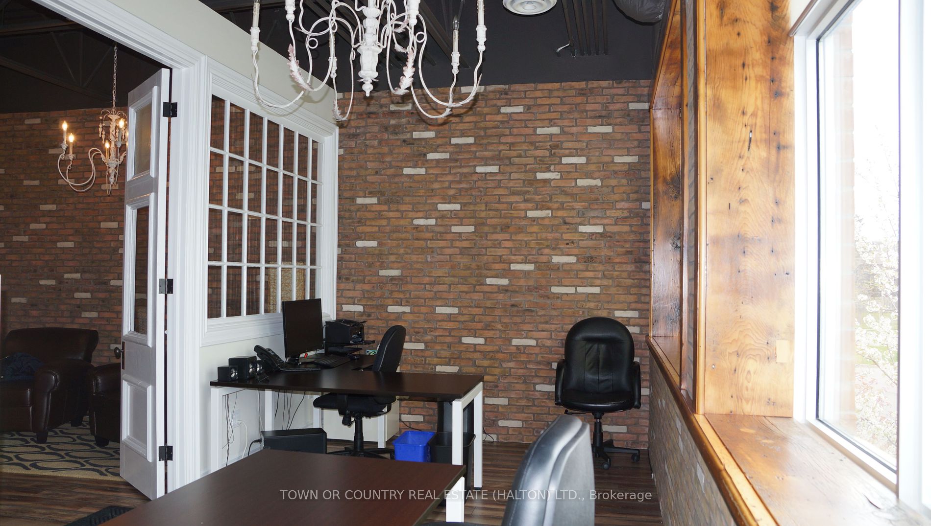 336 Bronte St S Property Photo 5