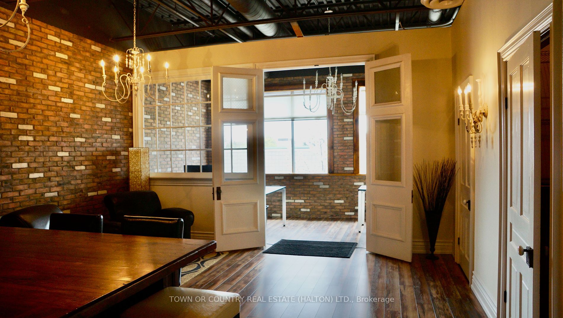 336 Bronte St S Property Photo 9