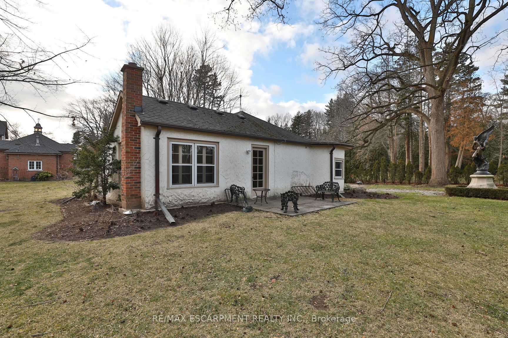 243 Shoreacres Rd Property Photo