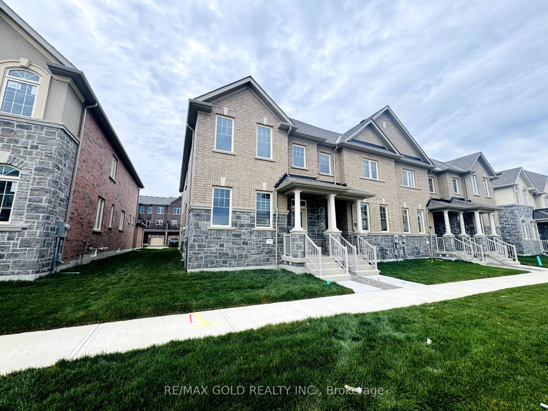 74 Grassbank Rd Property Photo